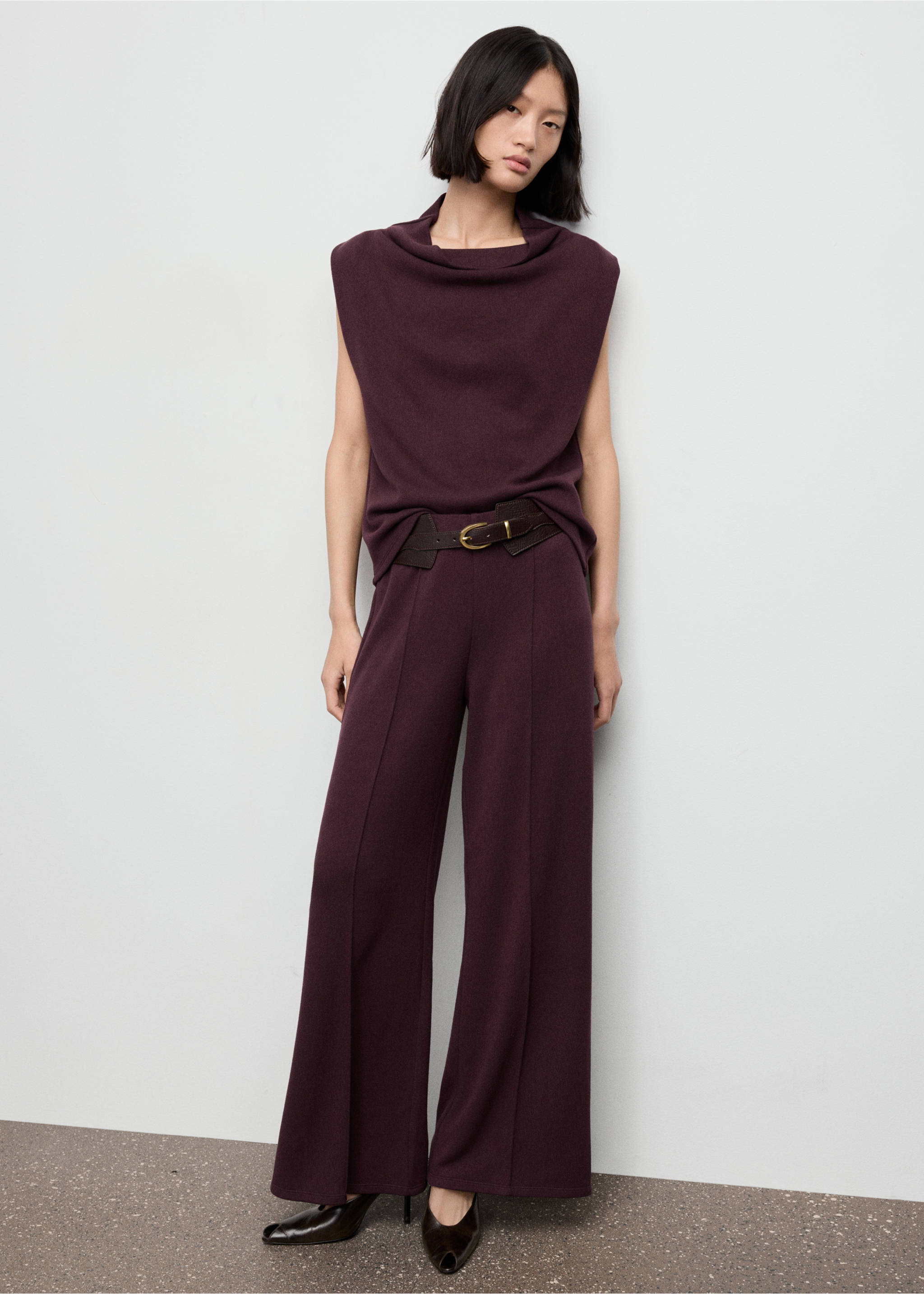 Seam-detail straight-fit trousers - General plane, Burgundy. Ref: 17027803-00.