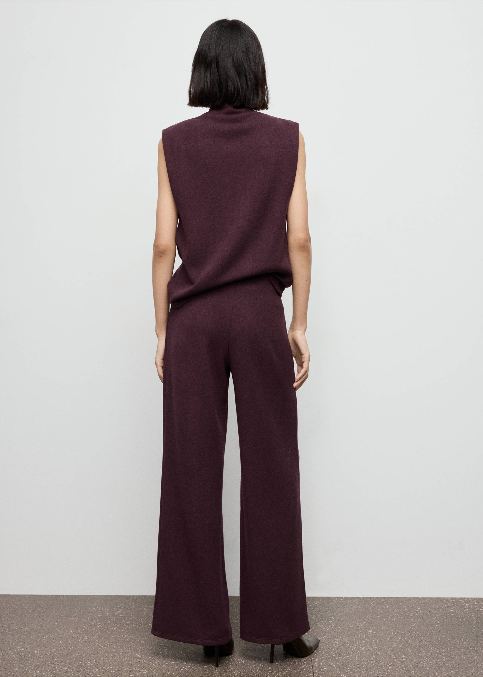 Seam-detail straight-fit trousers - Reverse of the article, Burgundy. Ref: 17027803-00.