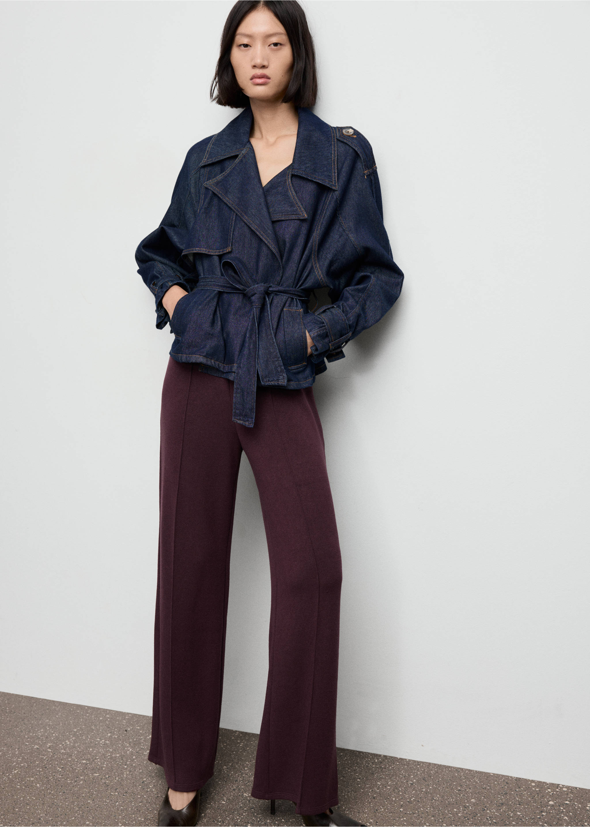 Seam-detail straight-fit trousers - Details of the article 2, Burgundy. Ref: 17027803-00.