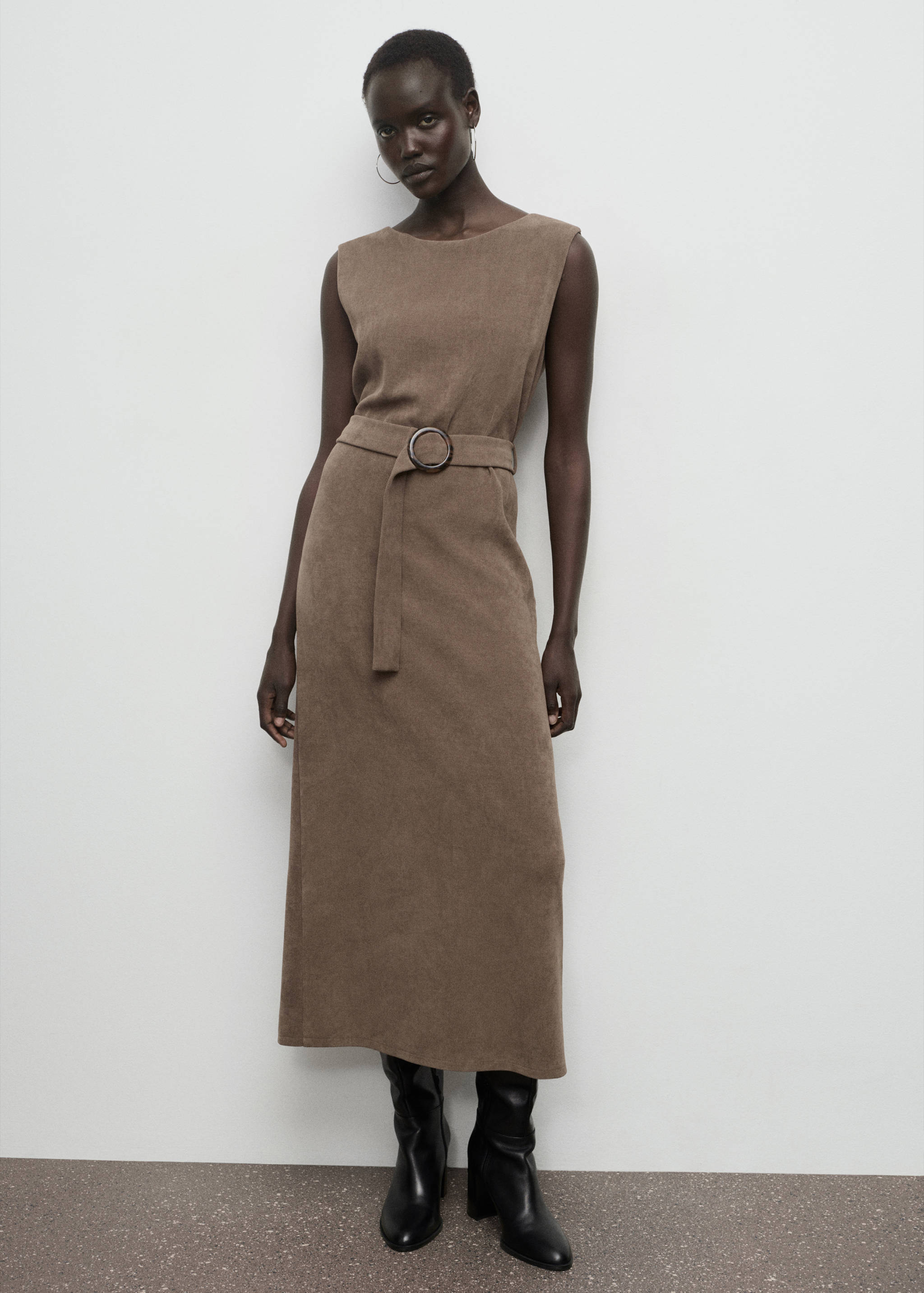 Strickkleid mit Gürtel - Allgemeine Ansicht
