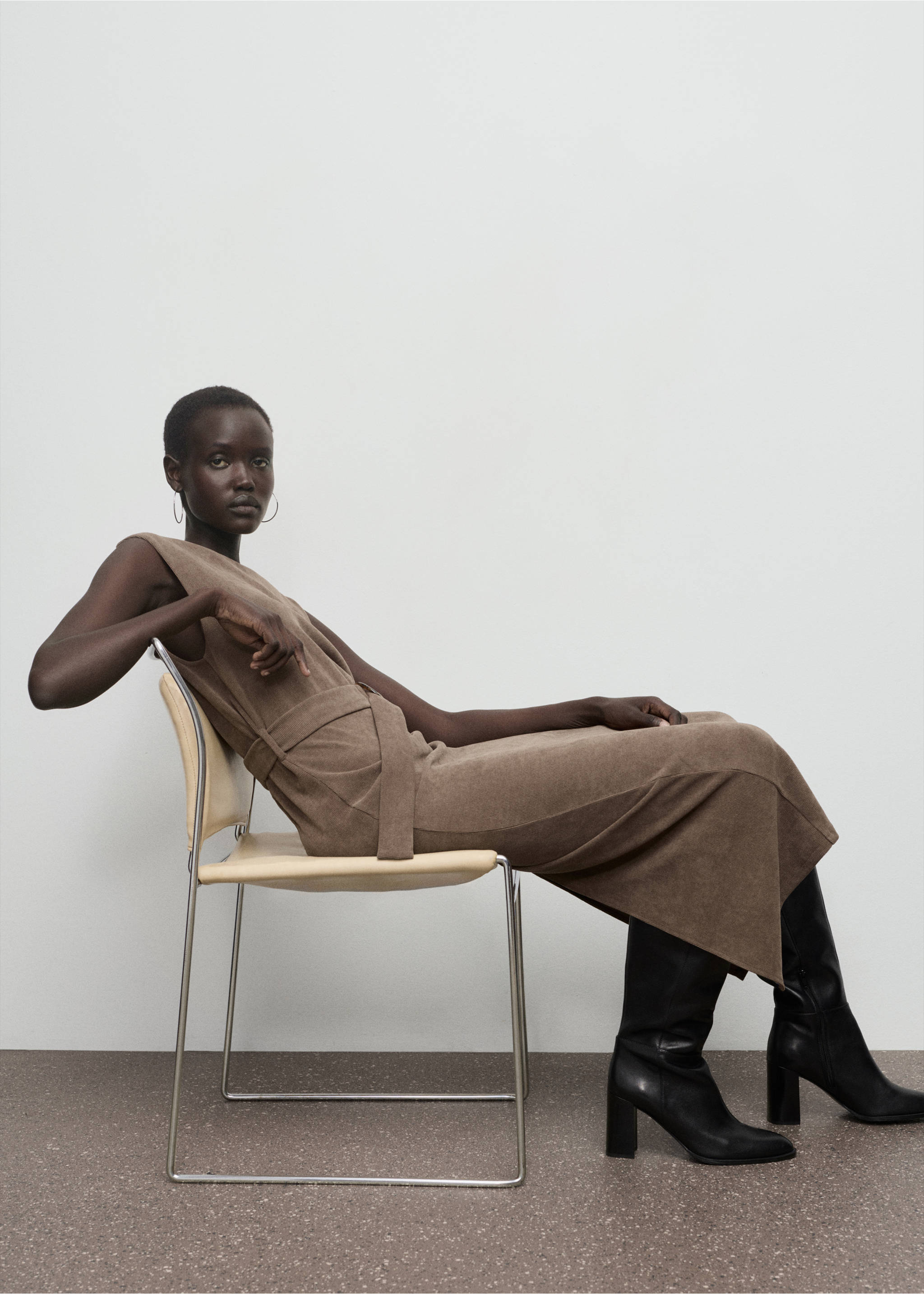 Belt knit dress - Details of the article 2, Medium Brown. Ref: 17027808-00.