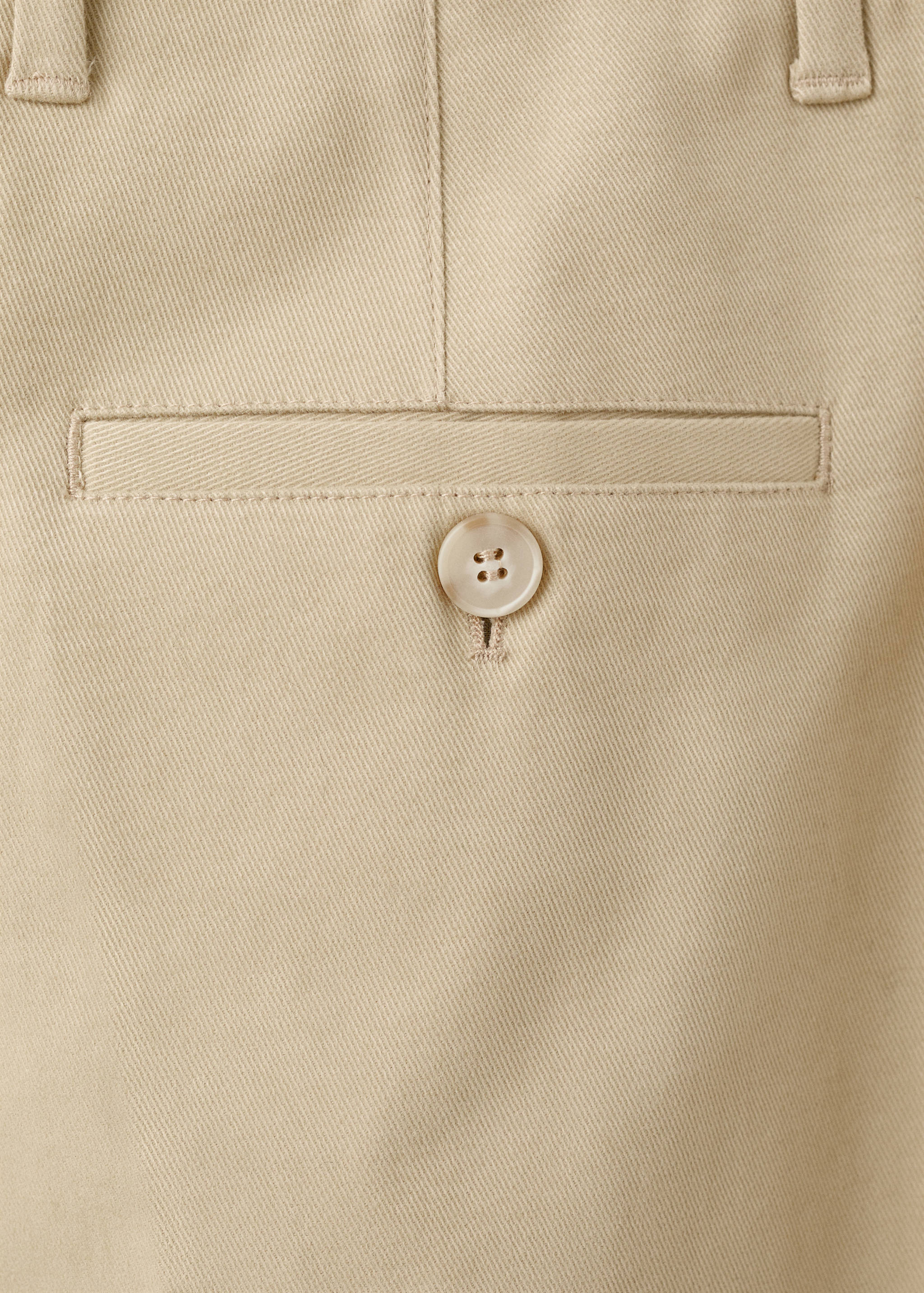 Gerade geschnittener Denim-Hose mit Abnähern - Detail des Artikels 0