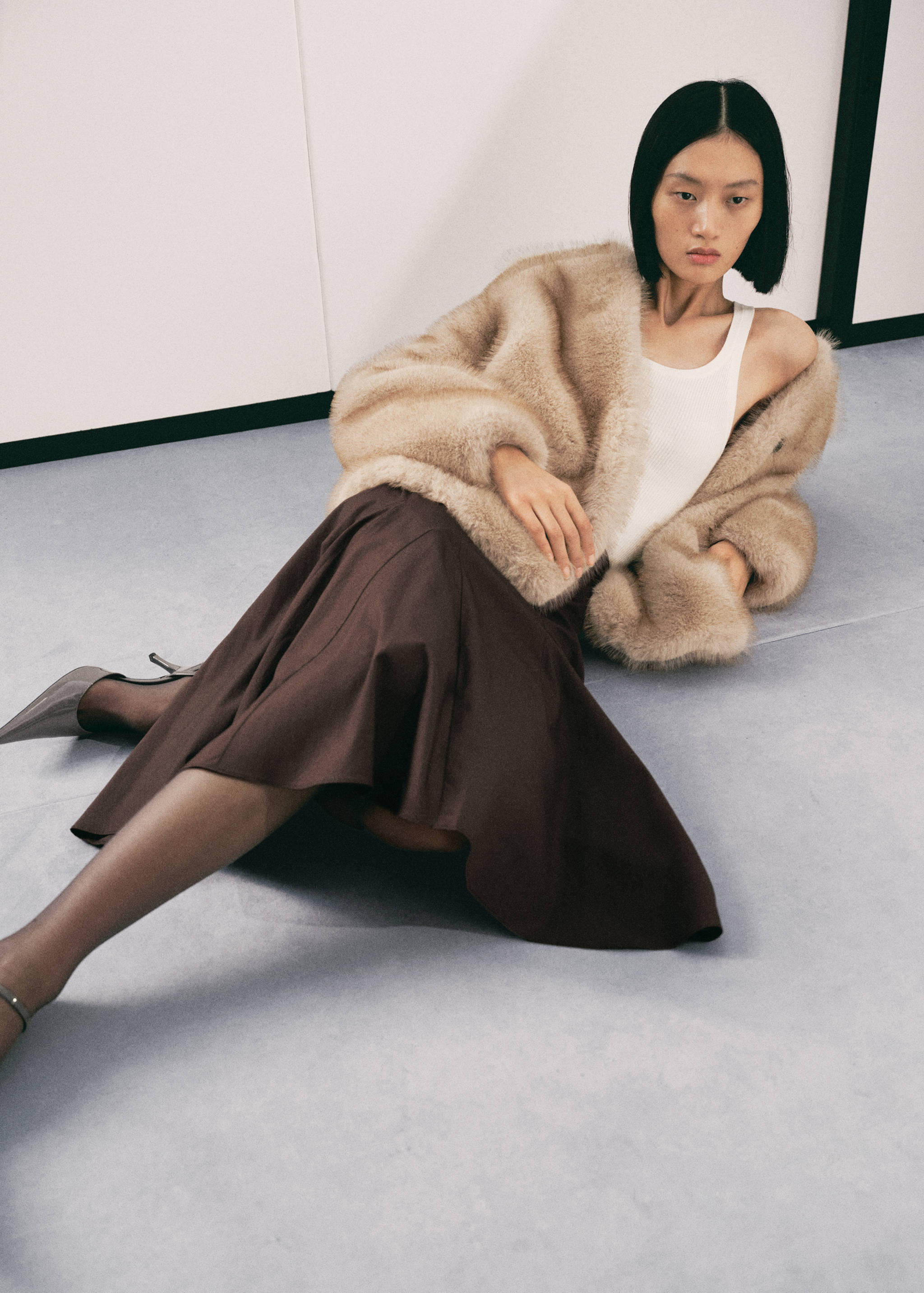 Faux-fur coat with buttons - Medium plane