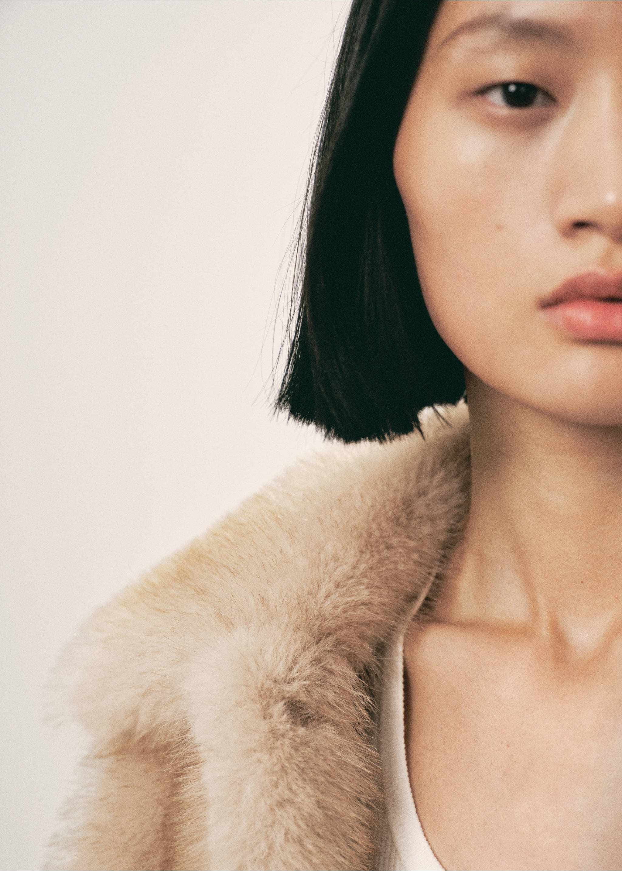 Faux-fur coat with buttons - Details of the article 1, Ecru. Ref: 17028270-00.