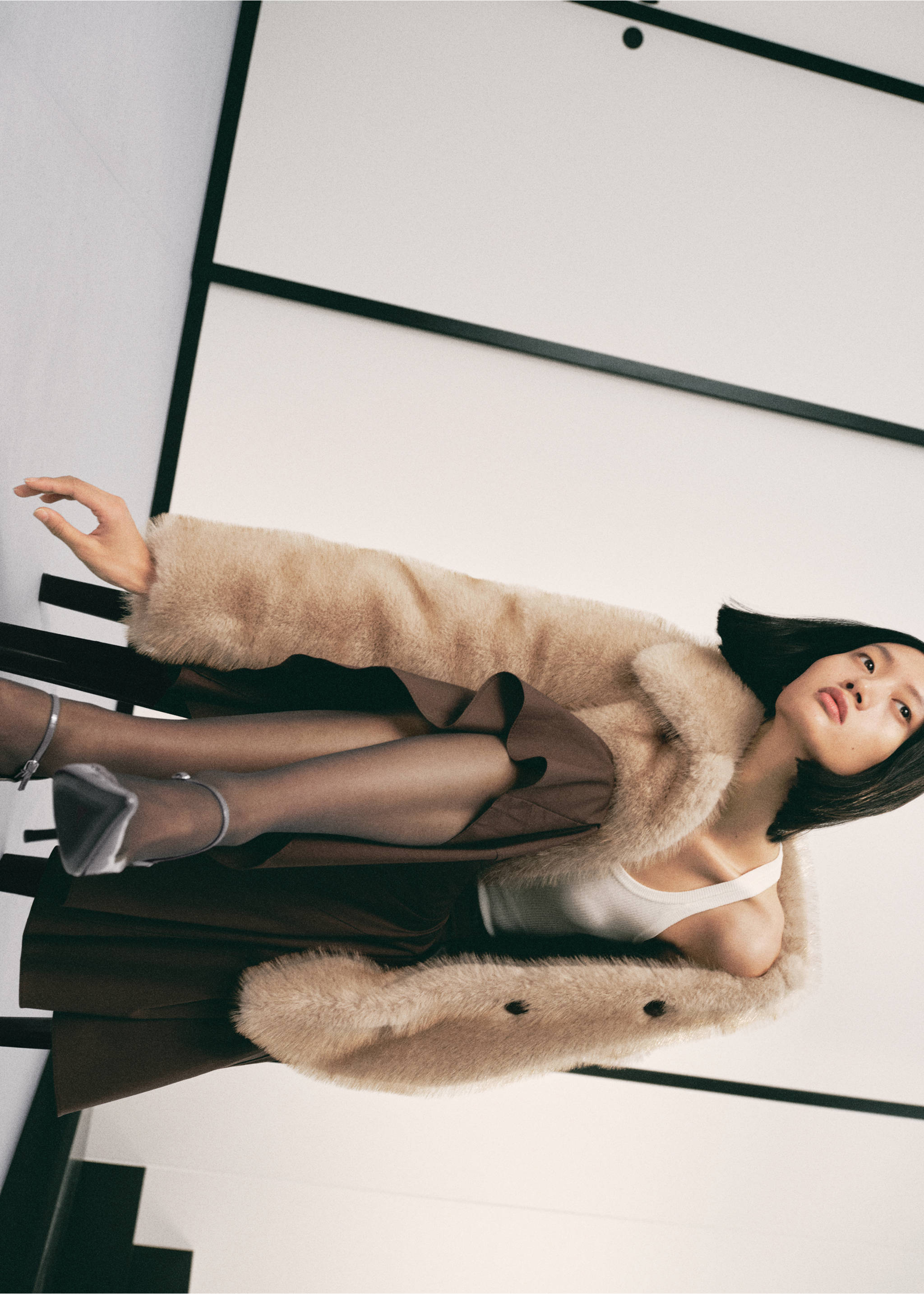 Faux-fur coat with buttons - Details of the article 2, Ecru. Ref: 17028270-00.