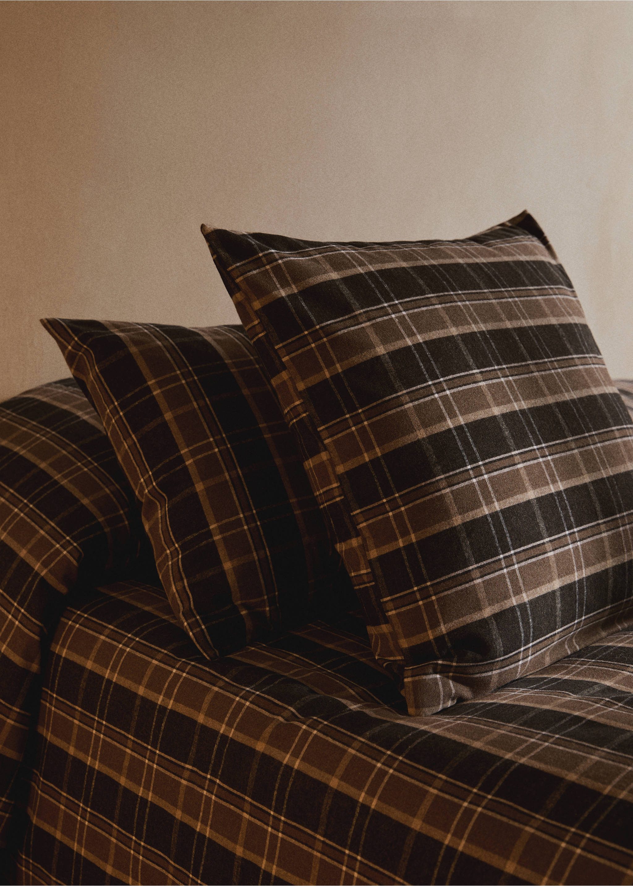 Two cotton flannel melange-thread check pillowcases 50x75 cm - General plane, Brown. Ref: 17028279-00.