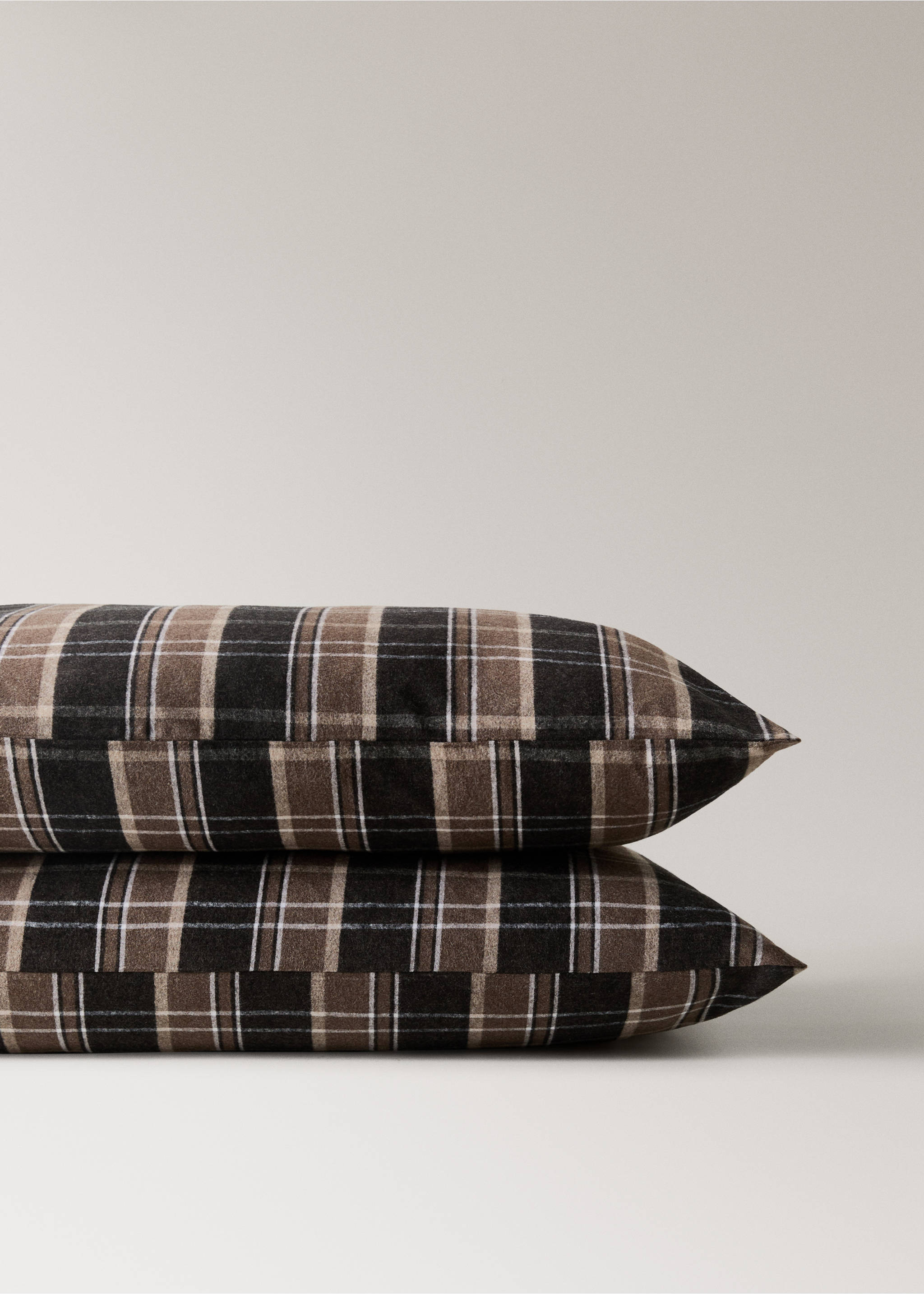 Two cotton flannel melange-thread check pillowcases 50x75 cm - Details of the article 1, Brown. Ref: 17028279-00.