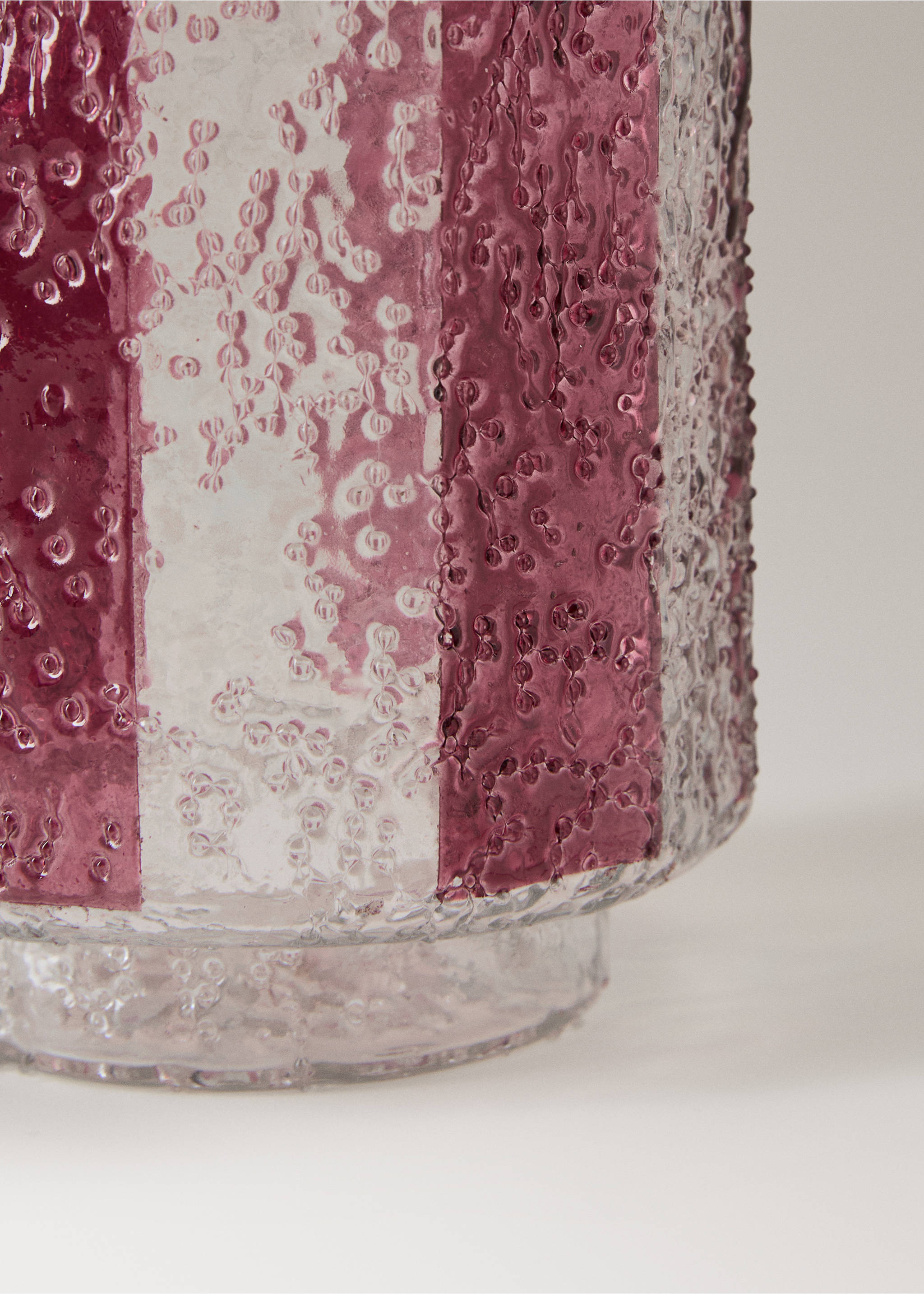 Large striped glass candle holder - Details of the article 2, Intense Red. Ref: 17028286-00.