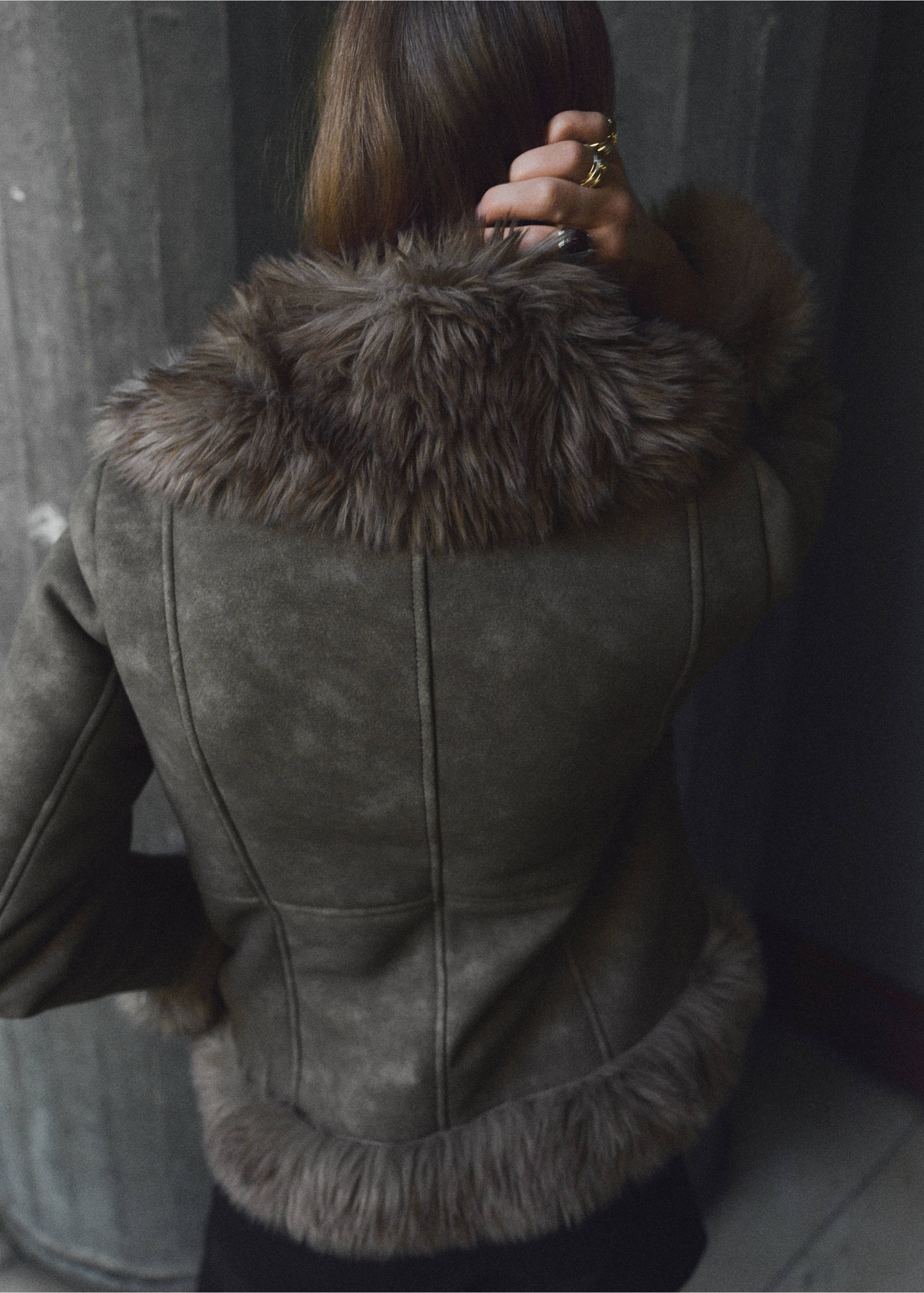 Suede-effect faux-fur jacket - Reverse of the article, Grey. Ref: 17028635-00.