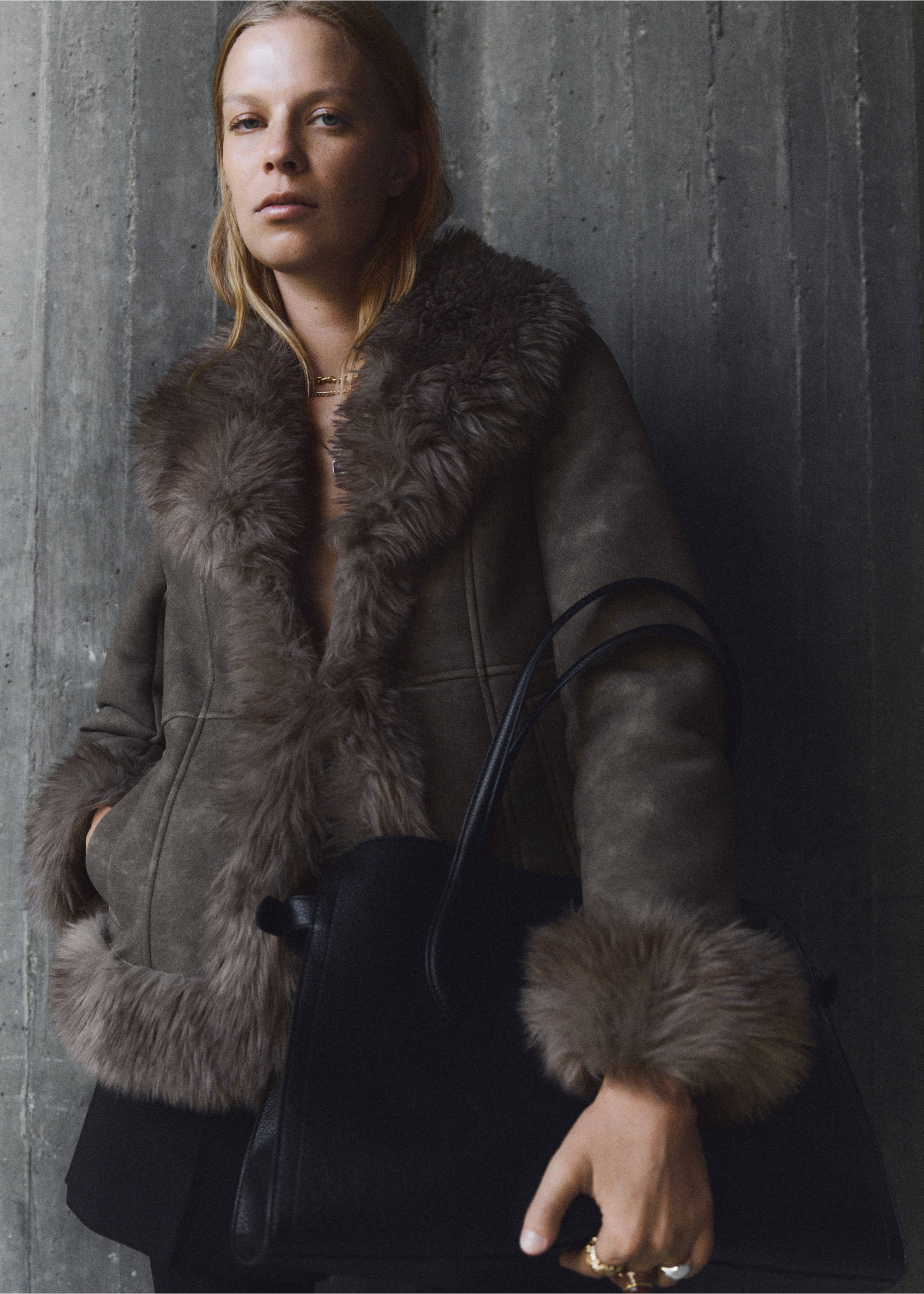 Suede-effect faux-fur jacket - Details of the article 2, Grey. Ref: 17028635-00.