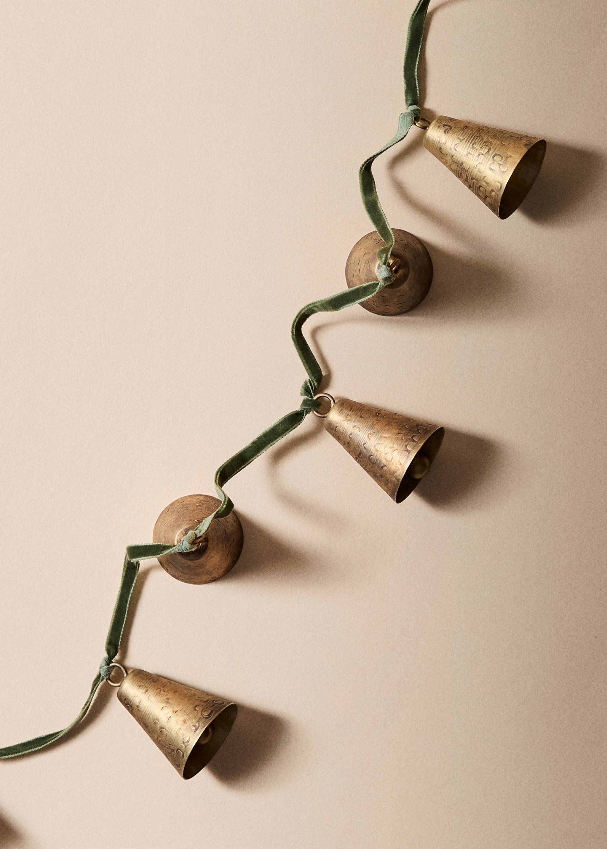 Decorative bell garland - General plane