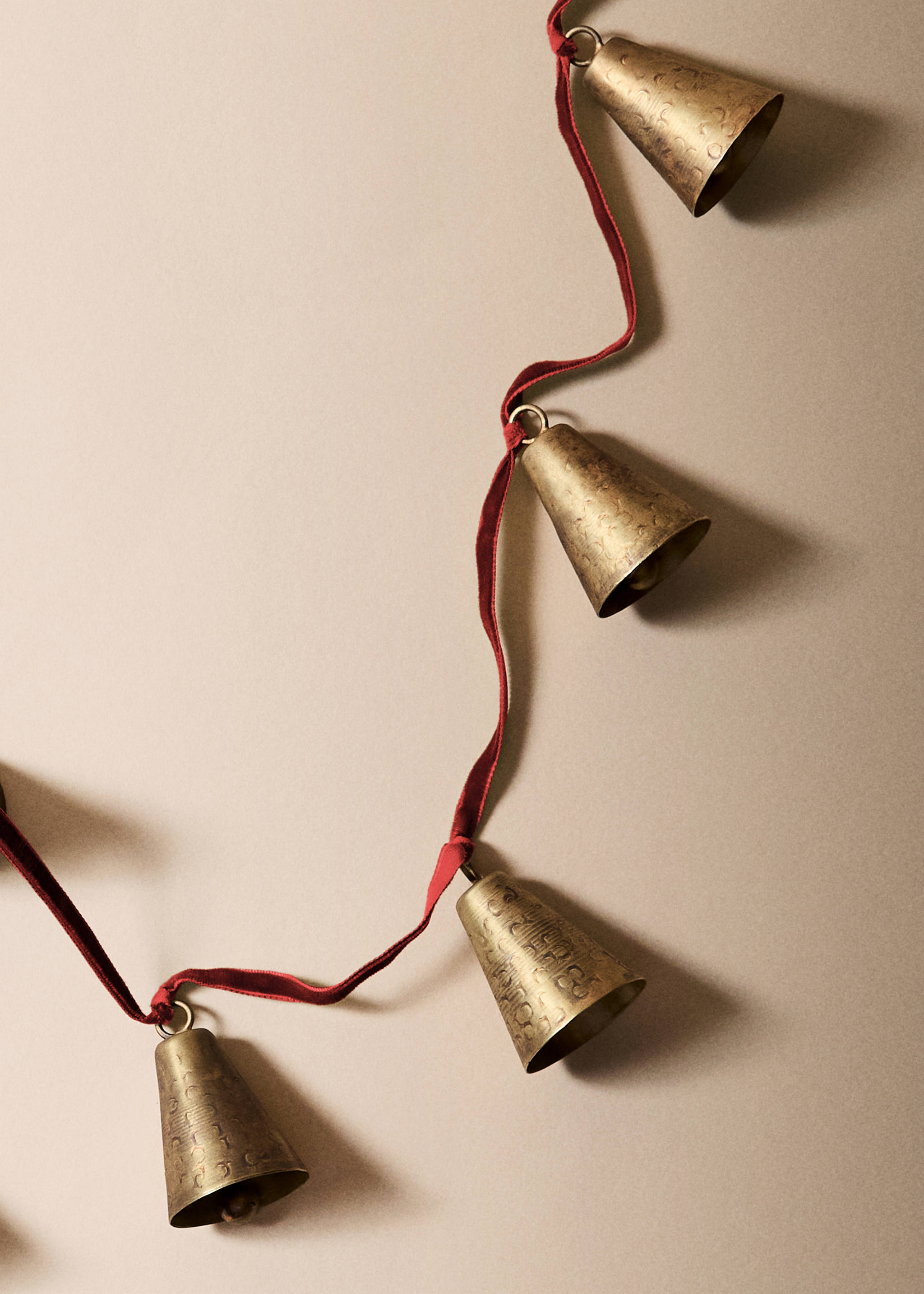 Decorative bell garland - General plane