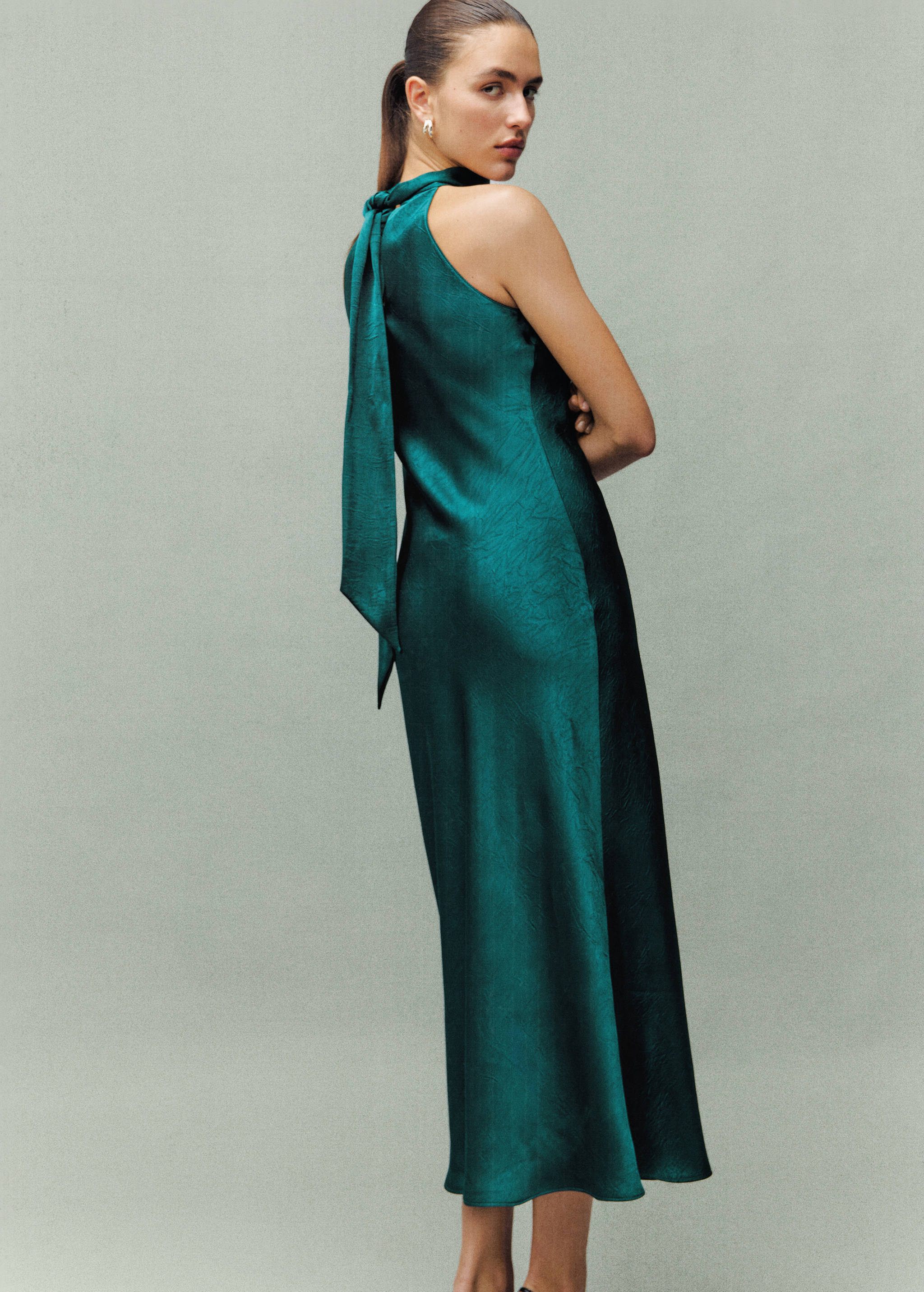 Satin dress with creased effect - Reverse of the article
