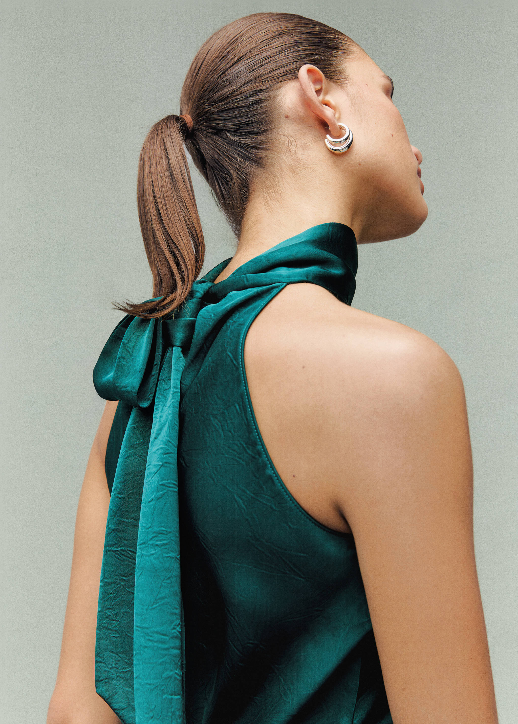 Satin dress with creased effect - Details of the article 3