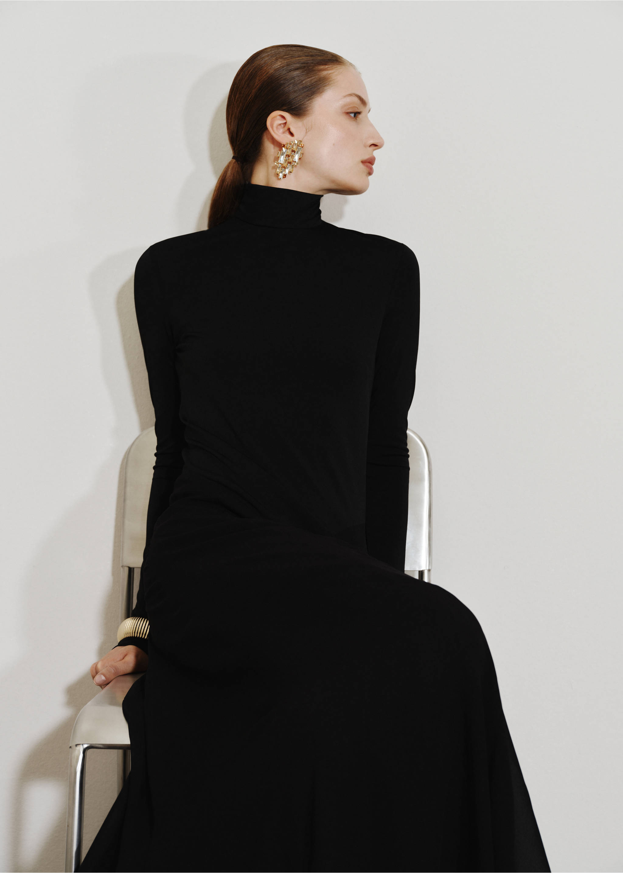 A-line turtleneck dress - Details of the article 2, Black. Ref: 17029109-00.