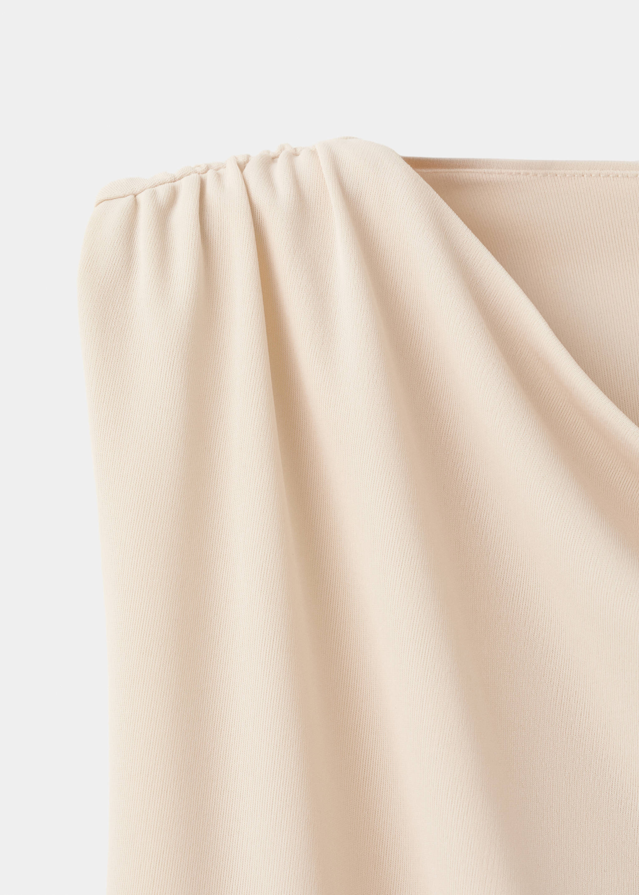 Draperad topp med metallisk detalj - Detaljer om artikeln 8