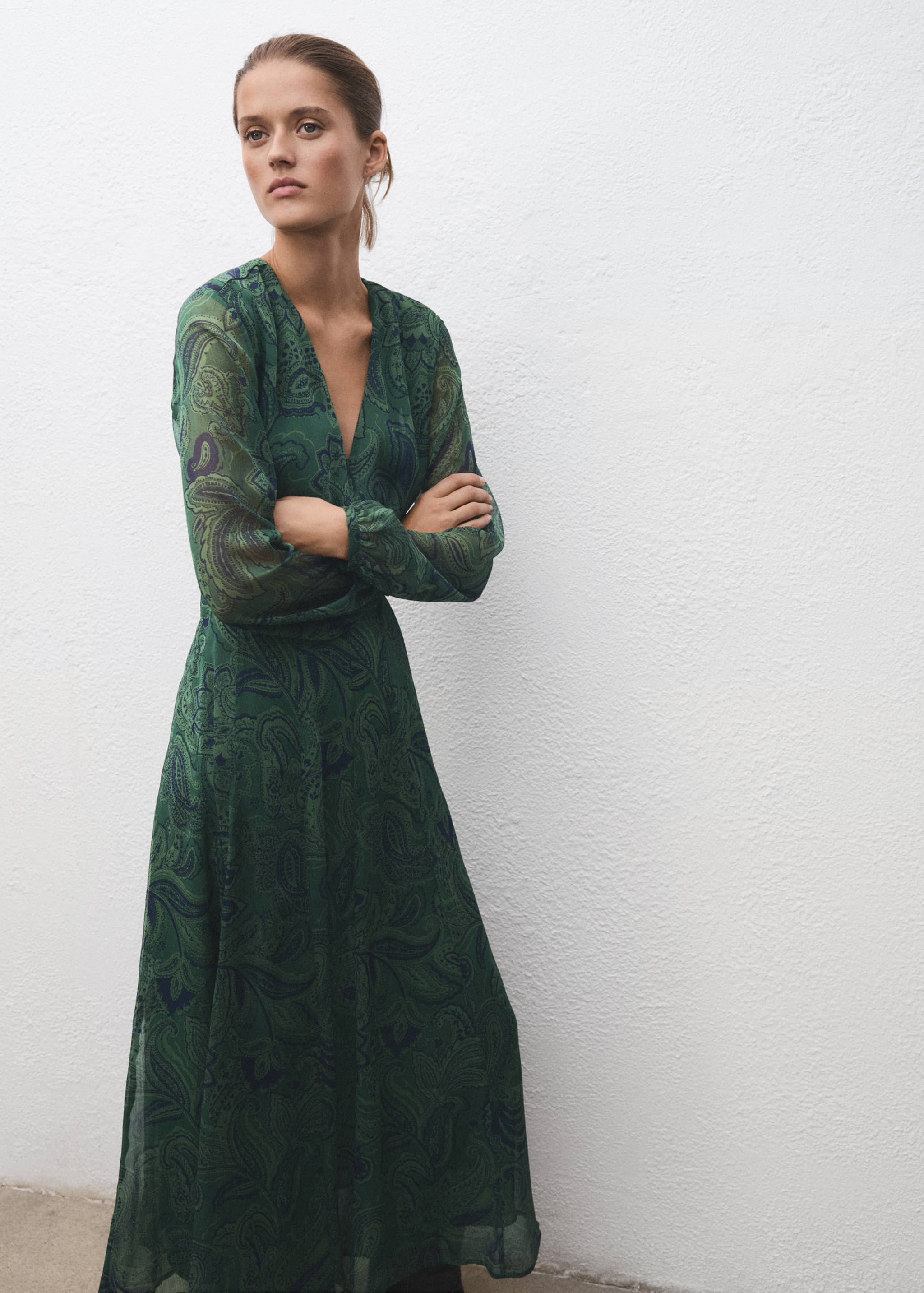 Bedrucktes Kleid mit Gürtel - Mittlere Ansicht