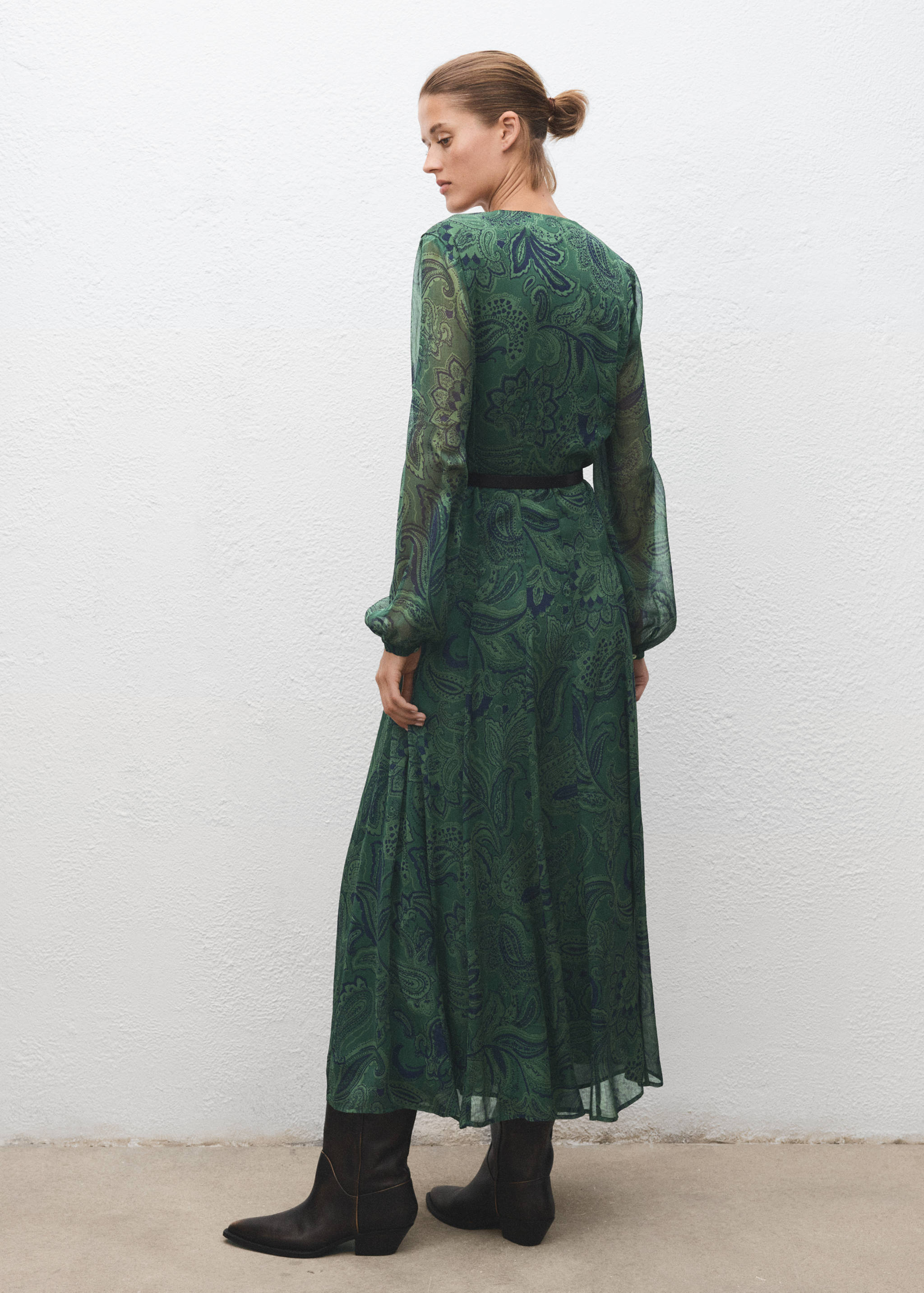 Bedrucktes Kleid mit Gürtel - Rückseite des Artikels