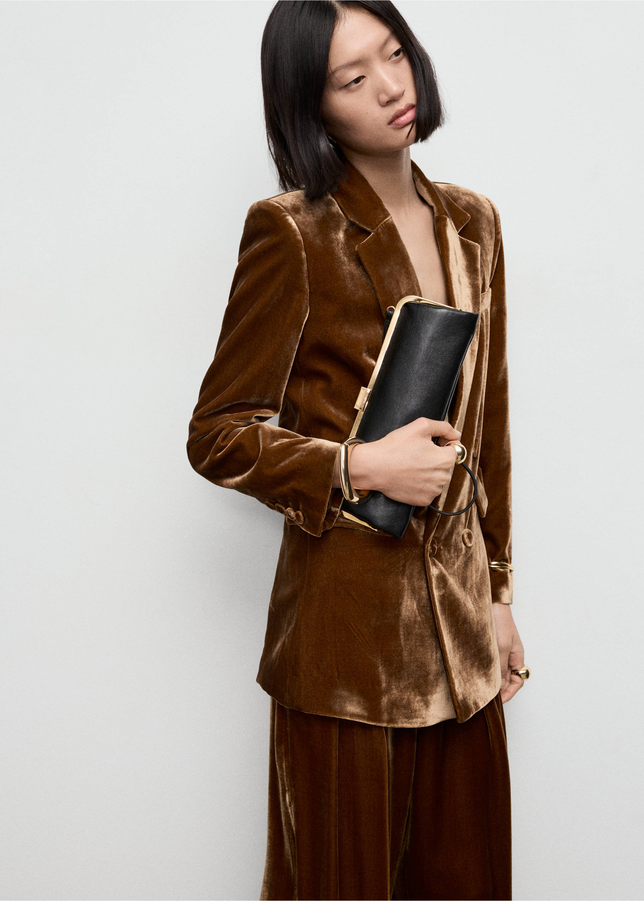 Brown velvet blazer with notched lapels and double-breasted fastening., Caramel. Ref: 17029410-00.
