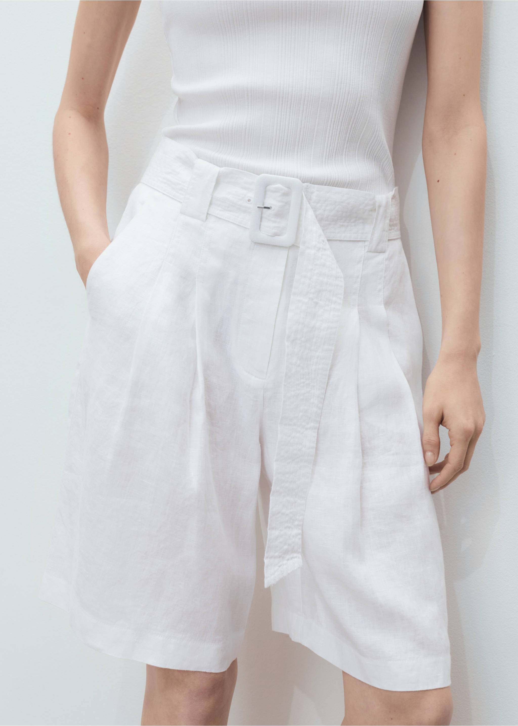 Belt linen-blend Bermuda shorts - Medium plane, White. Ref: 17031126-00.