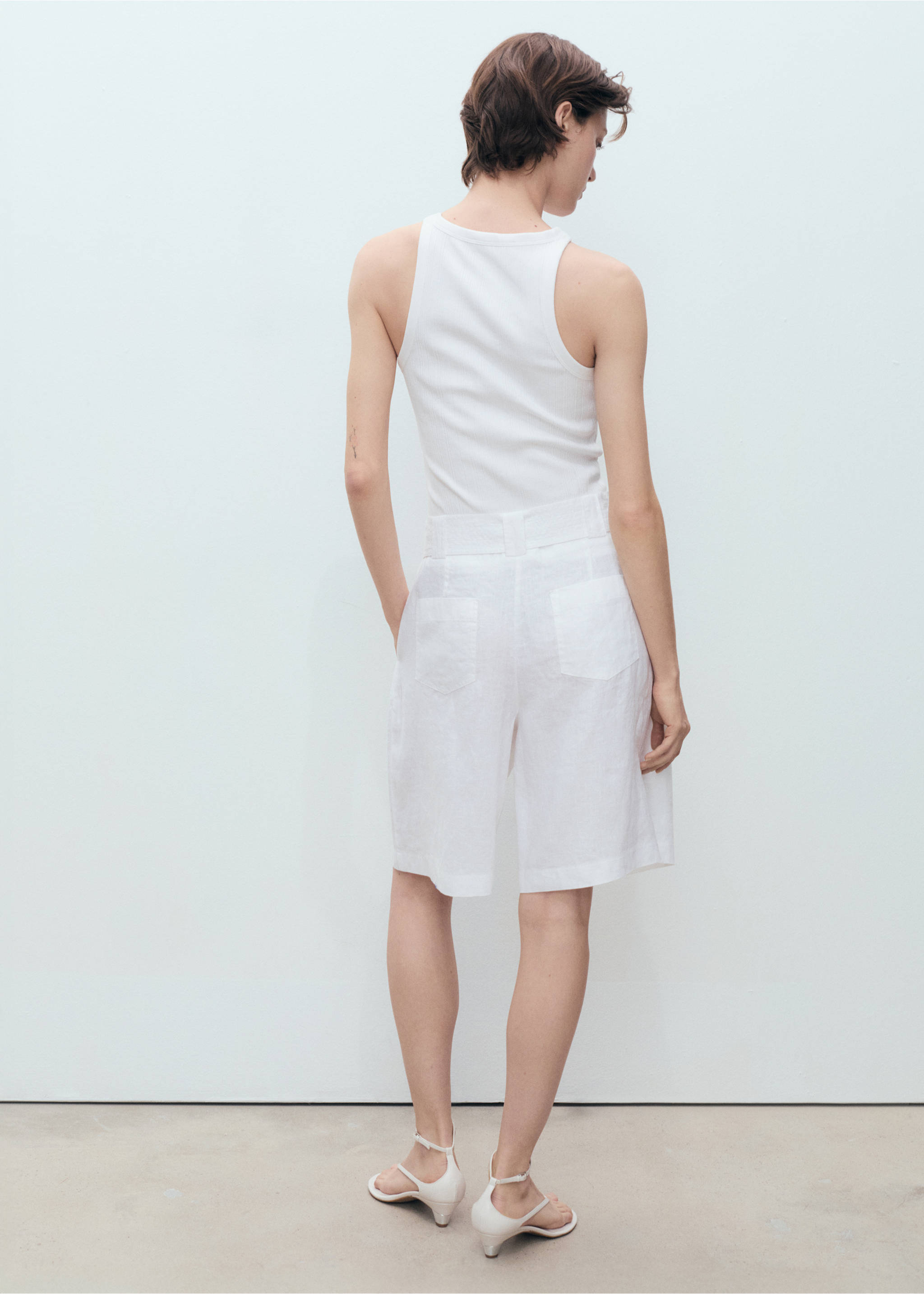 Belt linen-blend Bermuda shorts - Reverse of the article, White. Ref: 17031126-00.