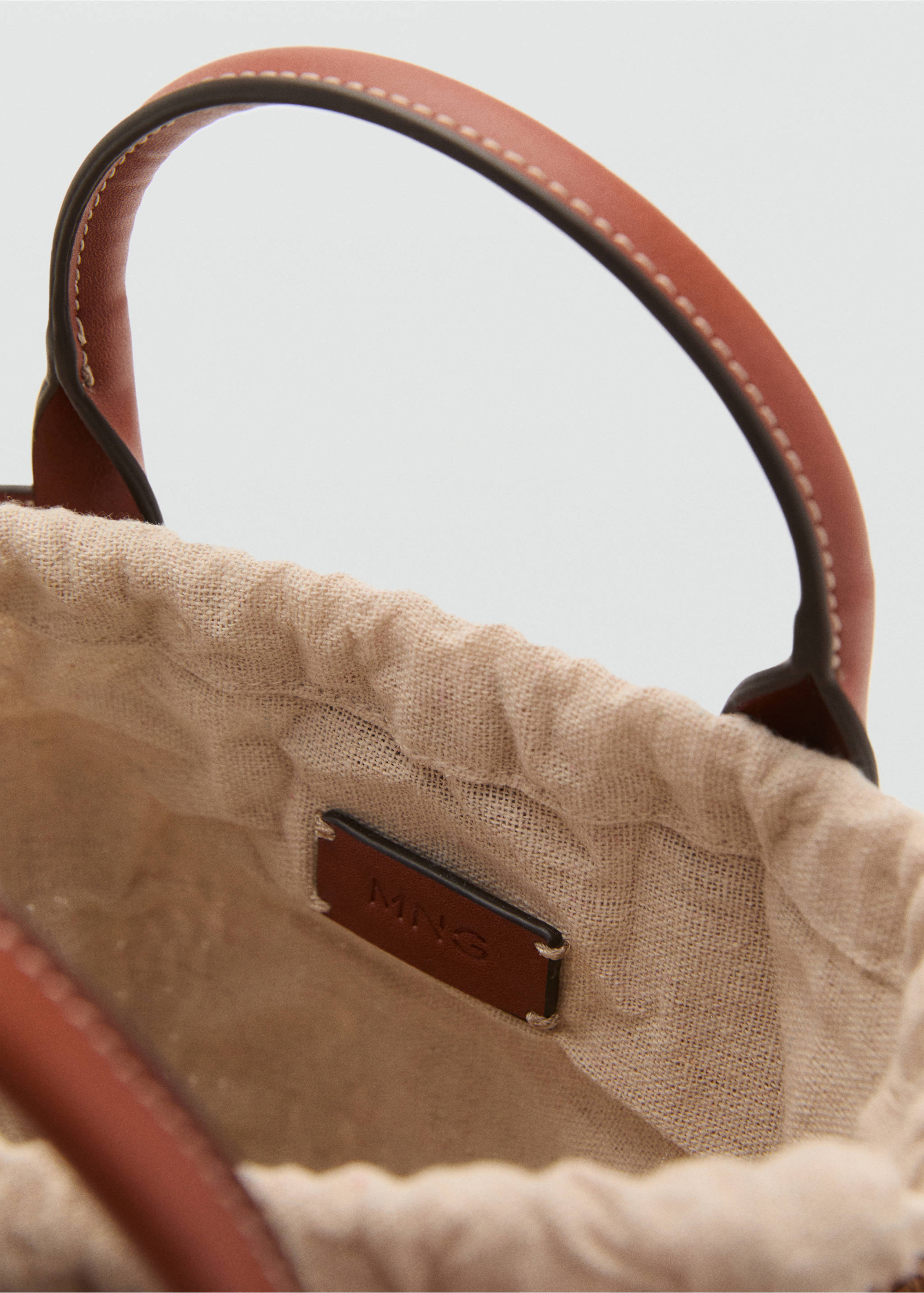 Small double-handle natural fibre bag - Details of the article 2, Leather. Ref: 17031127-00.