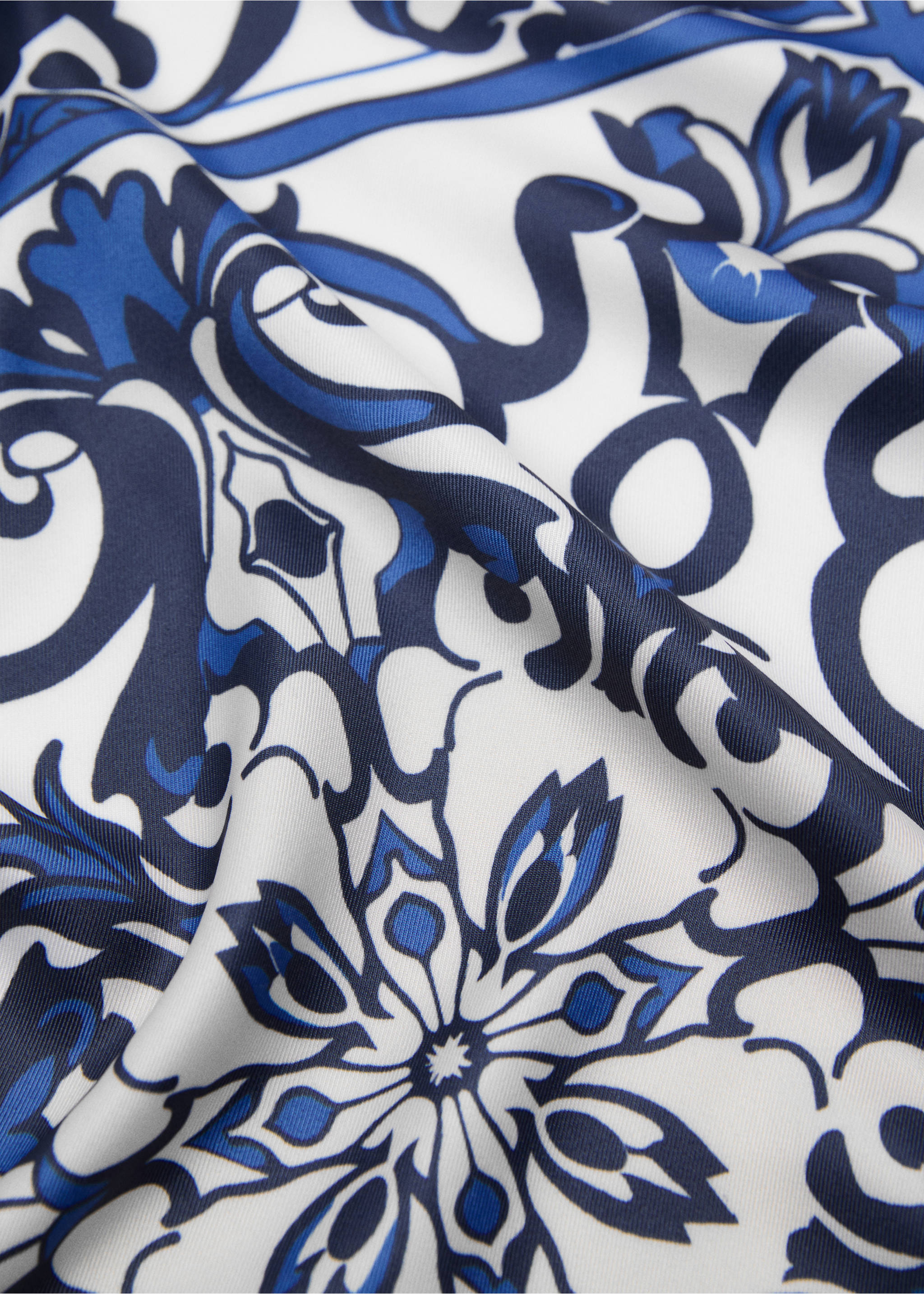 Tile-print scarf - Medium plane, Blue. Ref: 17031133-00.