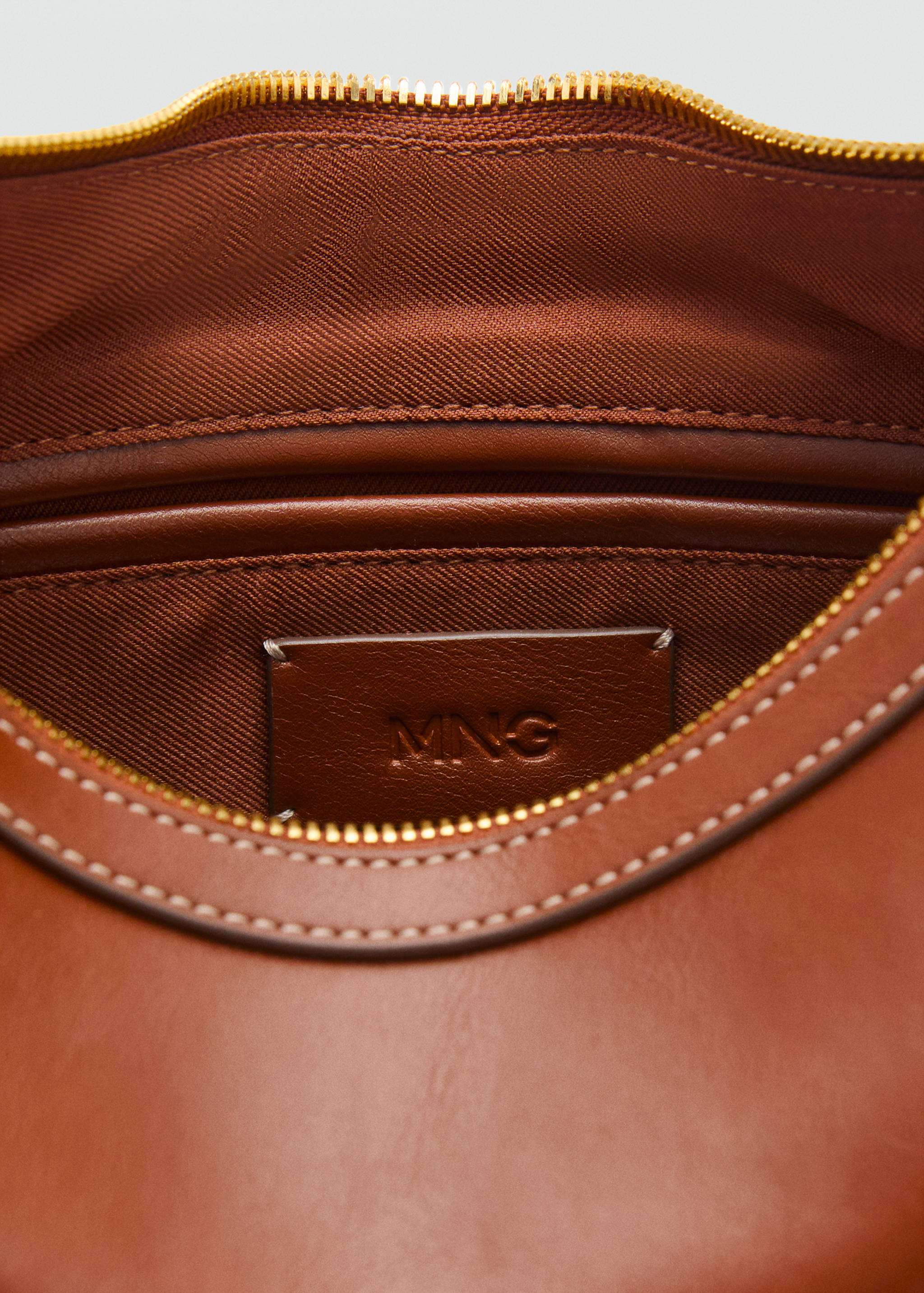 Small studded shoulder bag - Details of the article 3