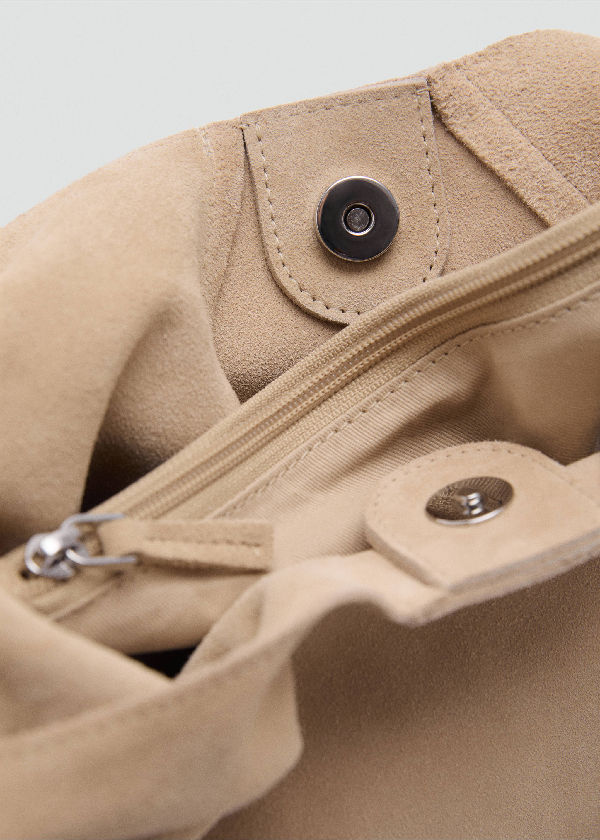 Suede shoulder bag - Details of the article 2, Sand. Ref: 17031145-00.
