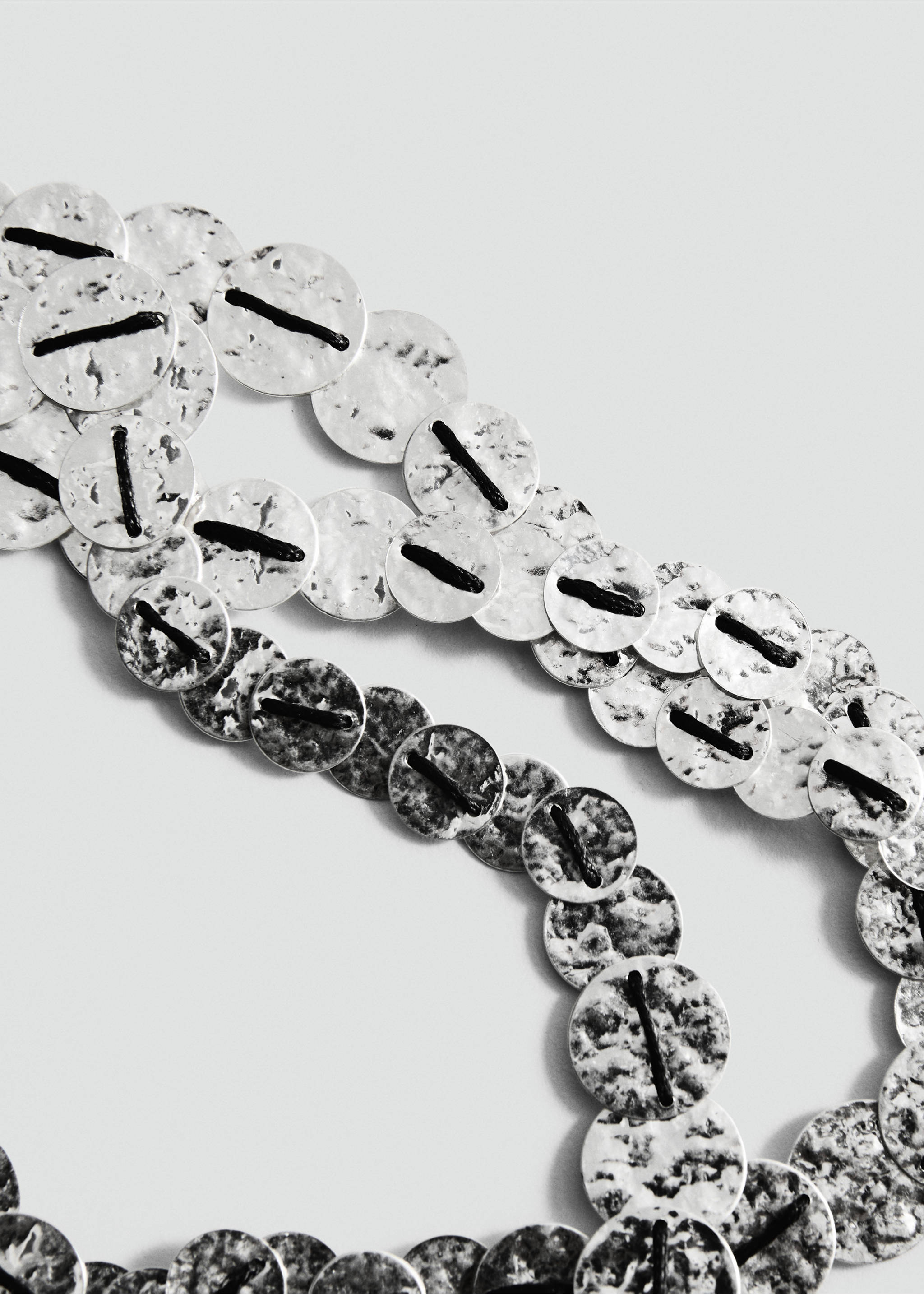 Collier multiple perles en fer - Plan moyen, Argent. Ref: 17031148-00.