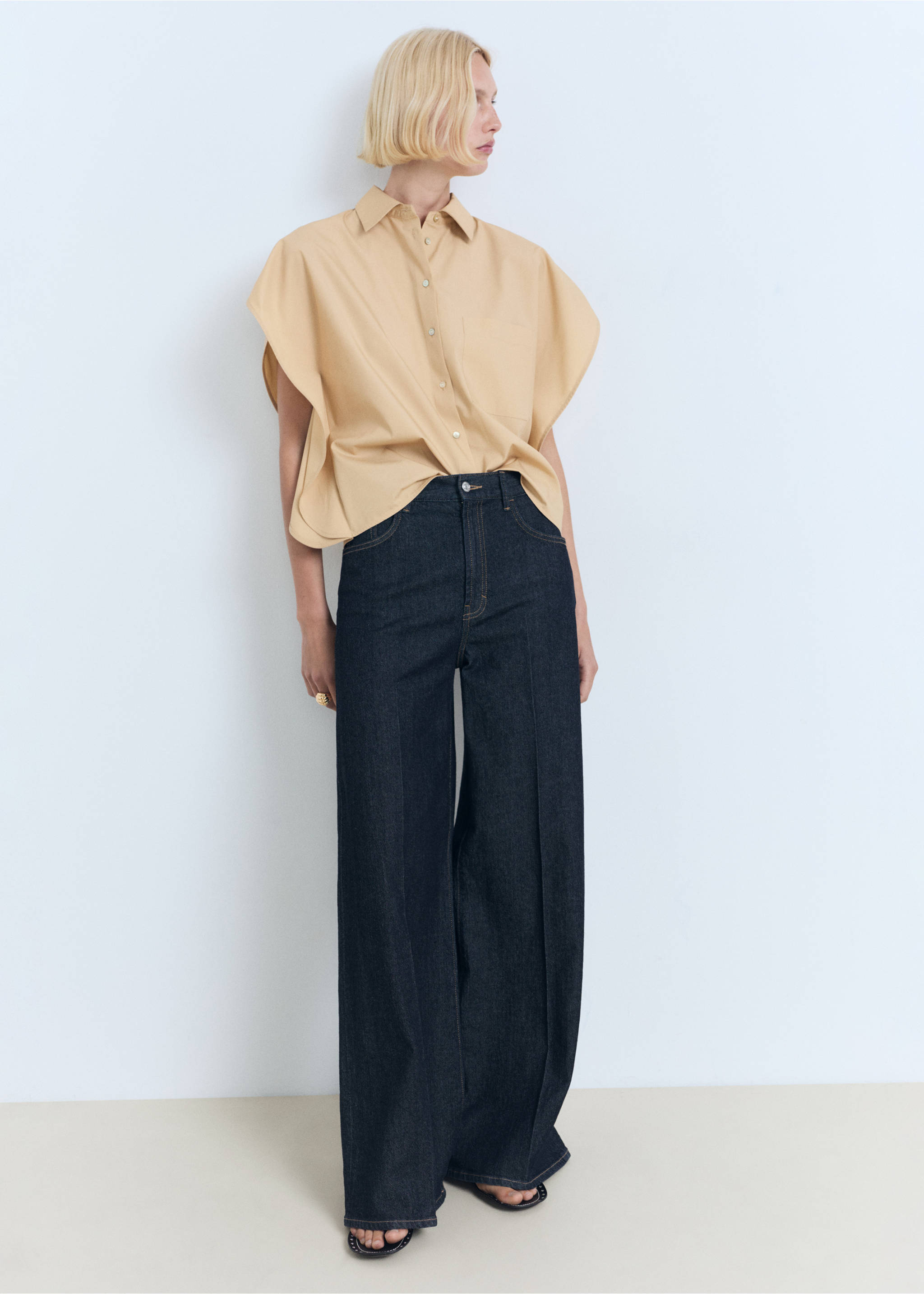 Oversized short-sleeved shirt - Details of the article 2, Medium Brown. Ref: 17031158-00.