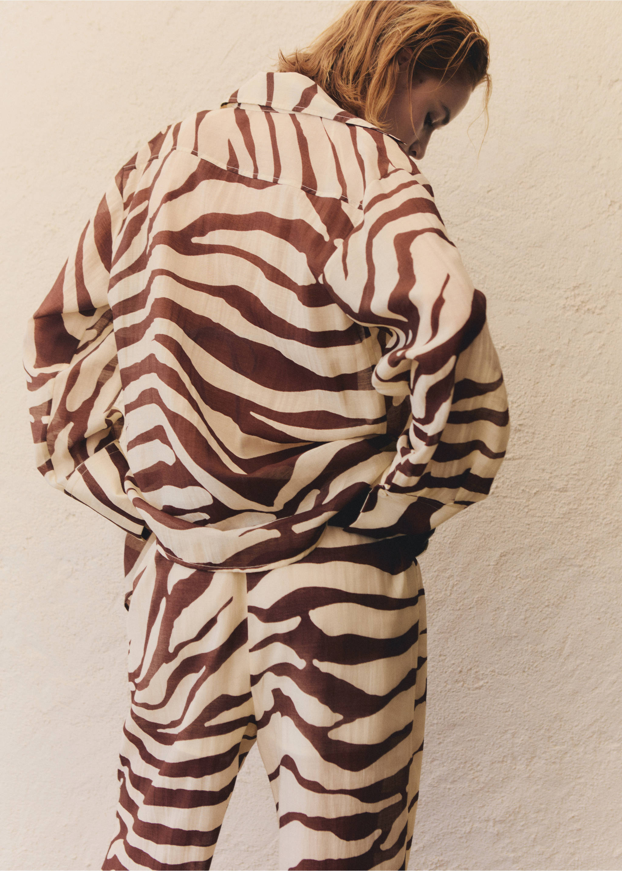 Flowy zebra printed shirt - Details of the article 1, Ecru. Ref: 17031159-00.