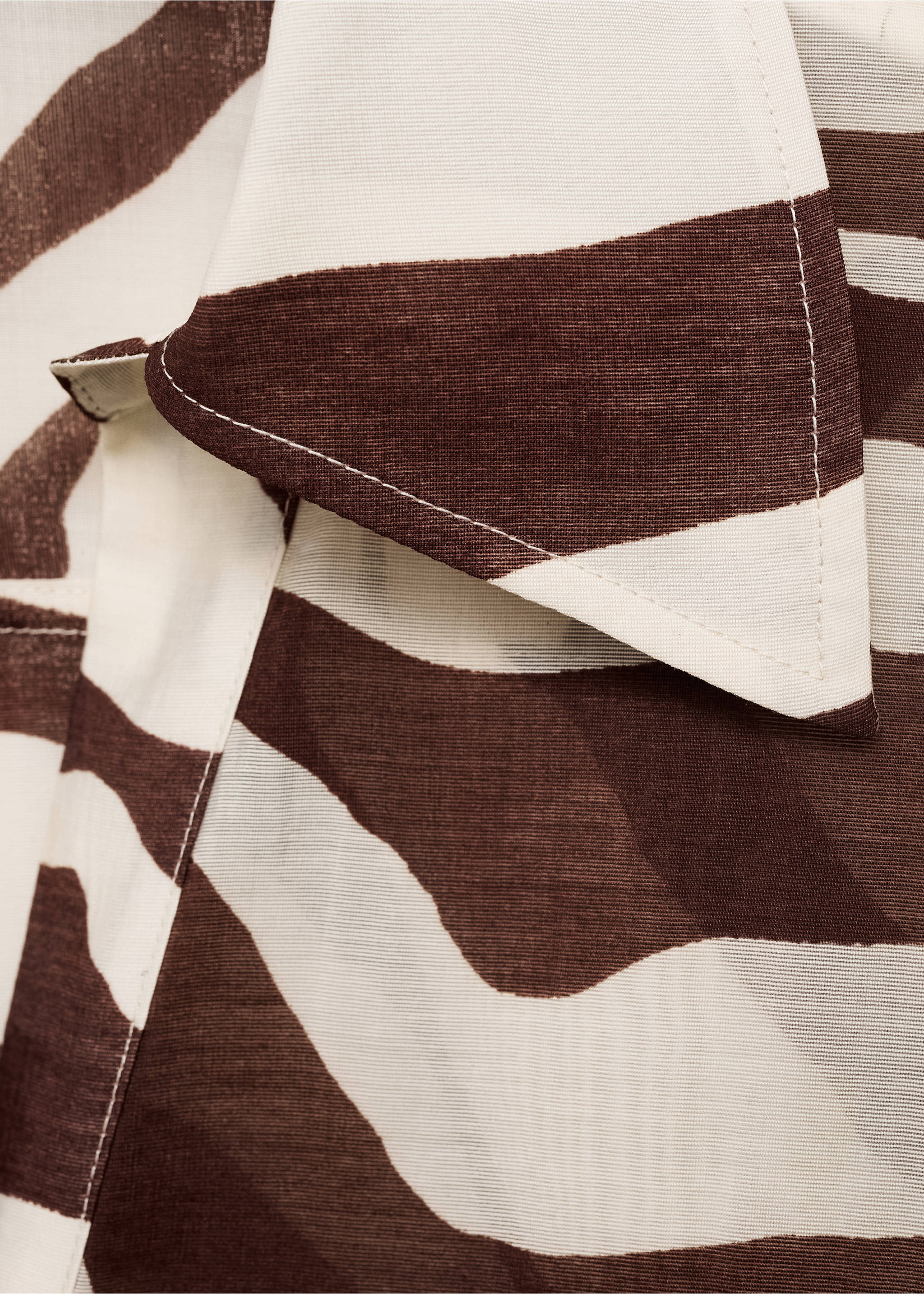 Flowy zebra printed shirt - Details of the article 8, Ecru. Ref: 17031159-00.