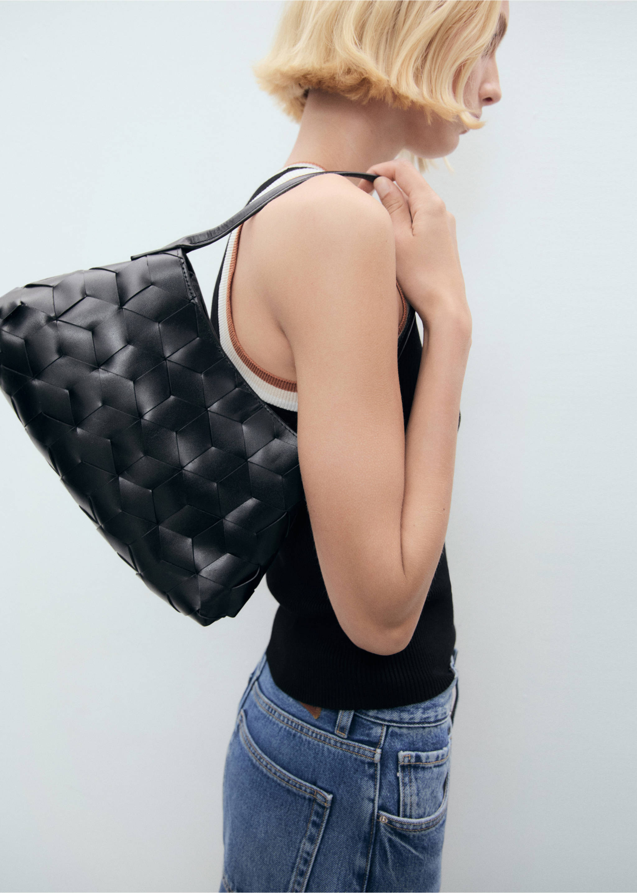 Knitted top with contrast details - Medium plane, Black. Ref: 17031187-00.