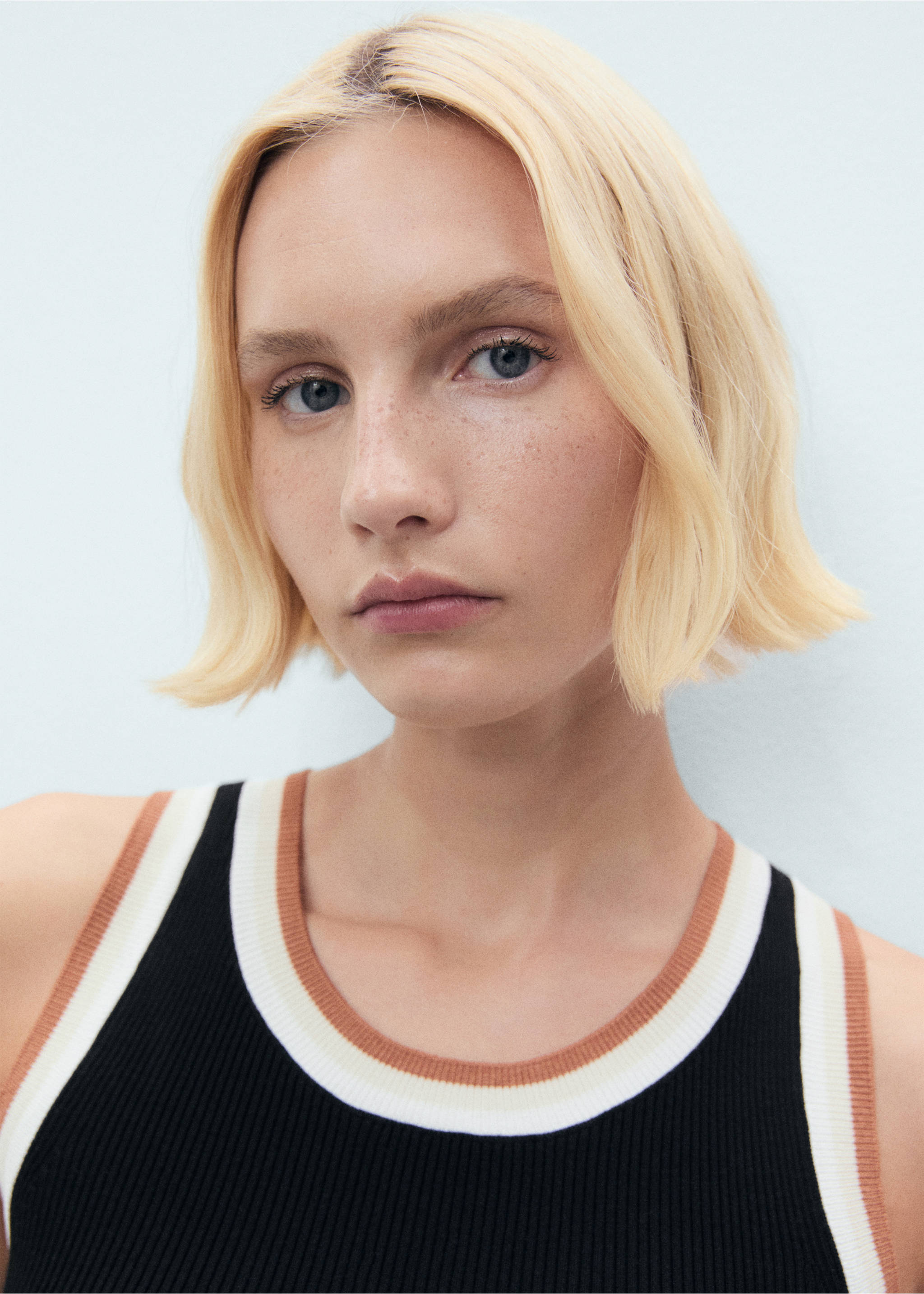 Knitted top with contrast details - Details of the article 1, Black. Ref: 17031187-00.