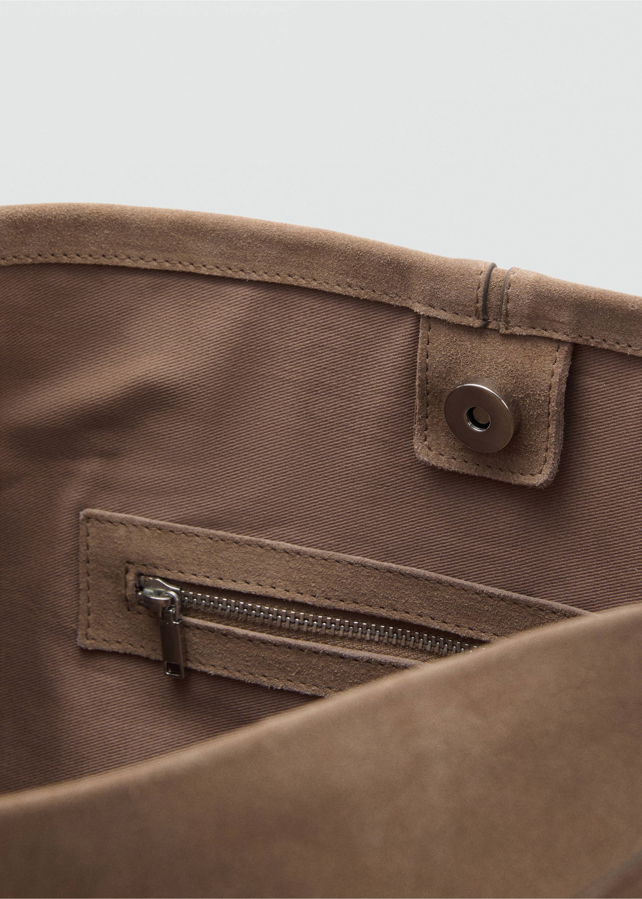 Bucket Bag aus Leder - Detail des Artikels 2, Sandfarben. Ref: 17031188-00.