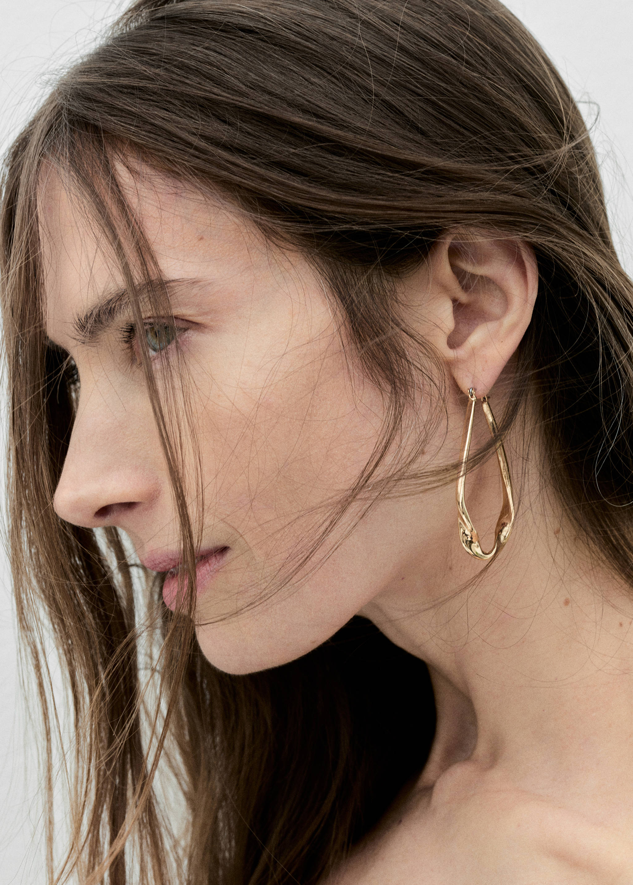 Twisted hoop earrings - General plane