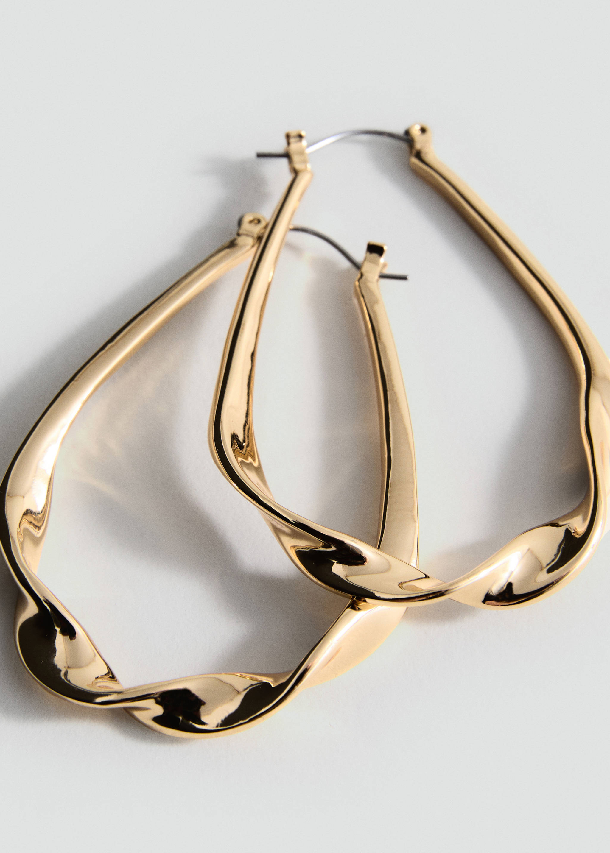 Twisted hoop earrings - Medium plane