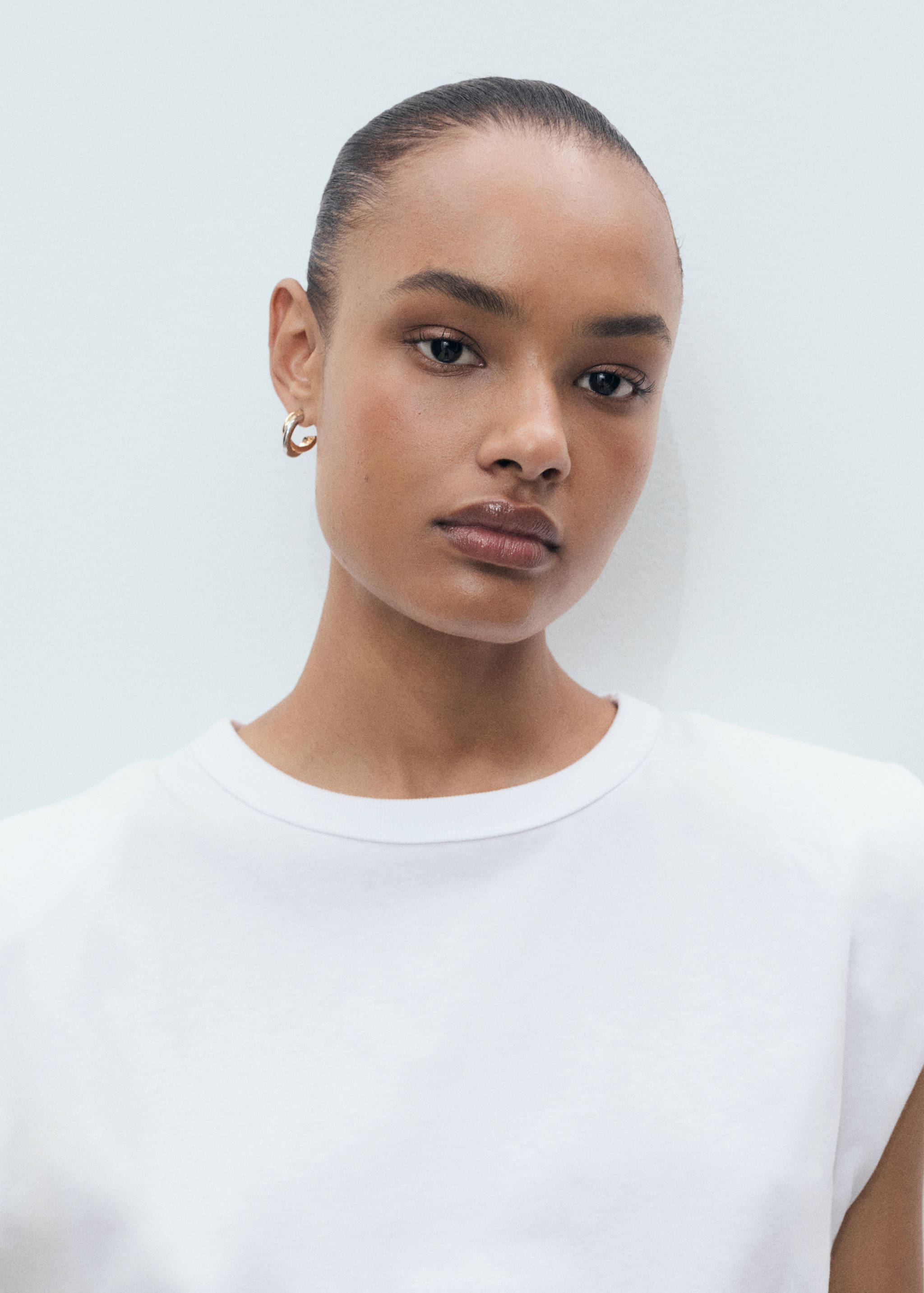 Tričko s ramenními vycpávkami a krátkým rukávem - Detail zboží 1