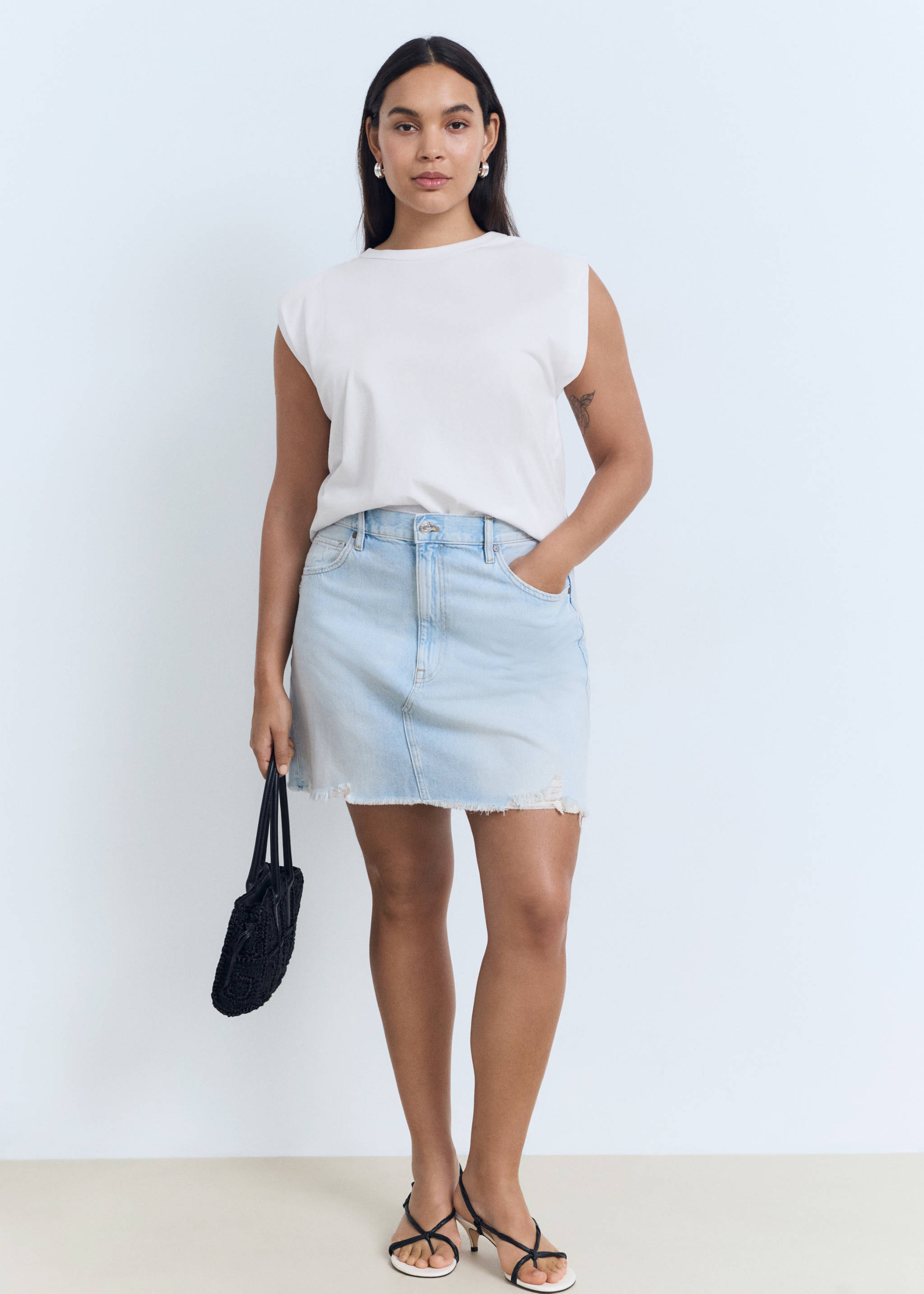 Tričko s ramenními vycpávkami a krátkým rukávem - Detail zboží 3