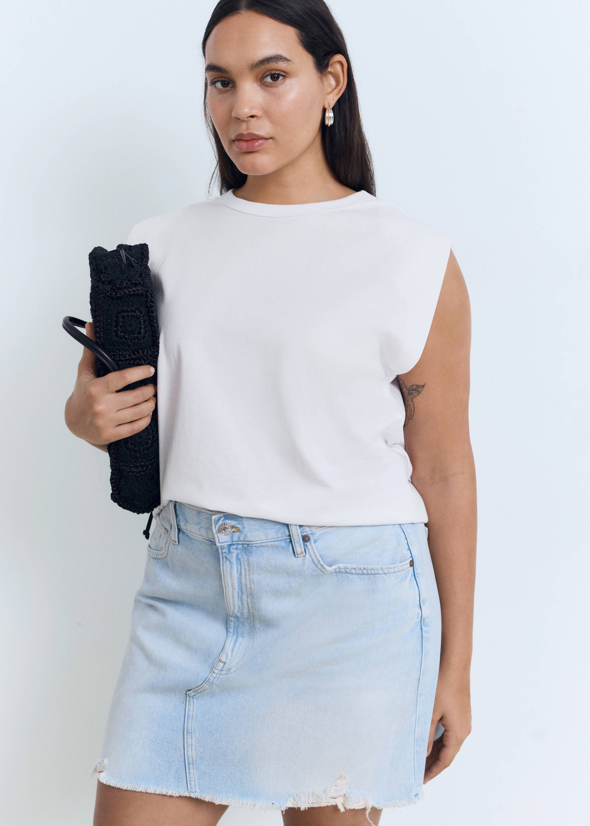 Tričko s ramenními vycpávkami a krátkým rukávem - Detail zboží 5