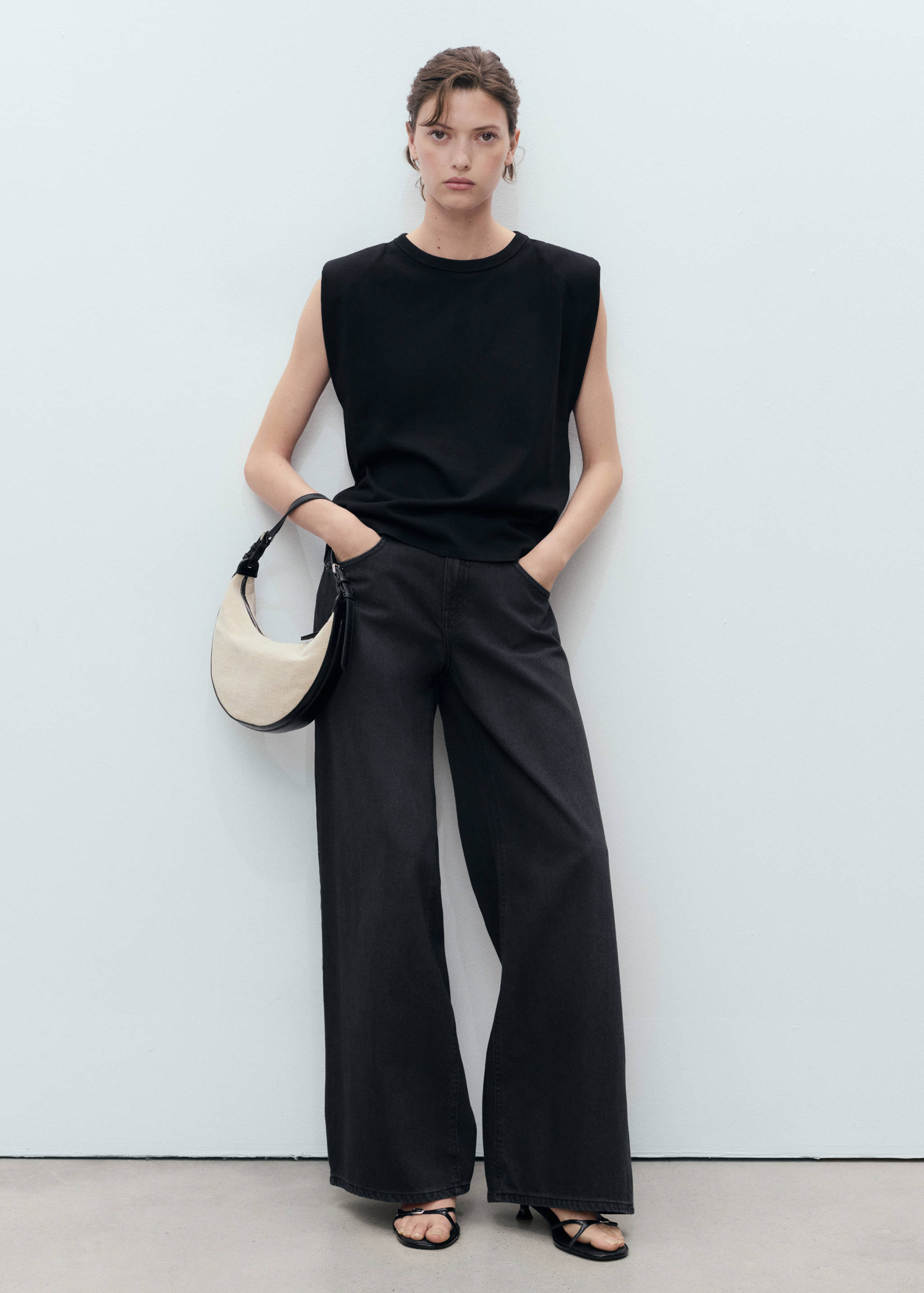 Tričko s ramenními vycpávkami a krátkým rukávem - Celkový náhled