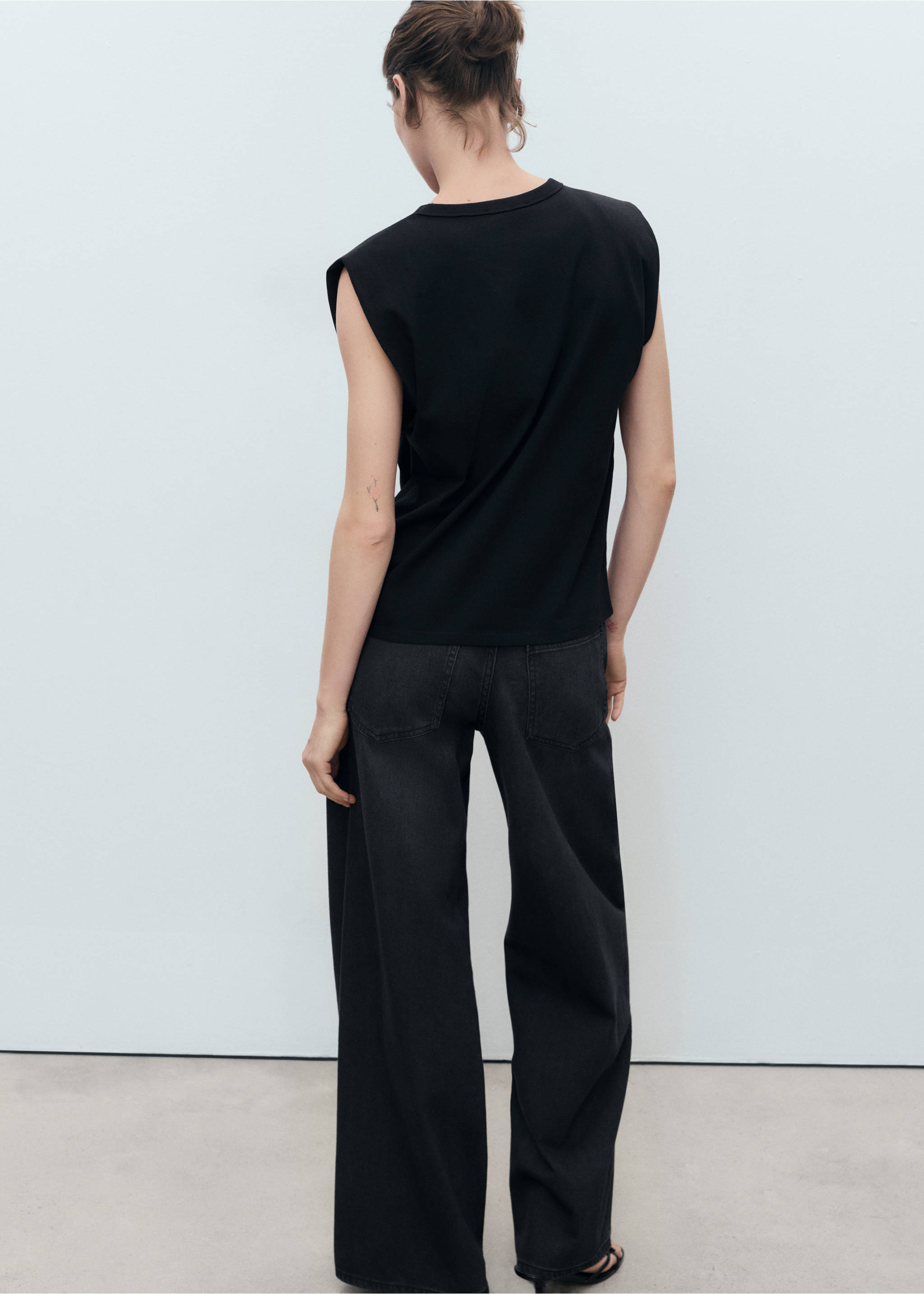 Short-sleeved t-shirt with shoulder pads - Reverse of the article, Black. Ref: 17031199-00.