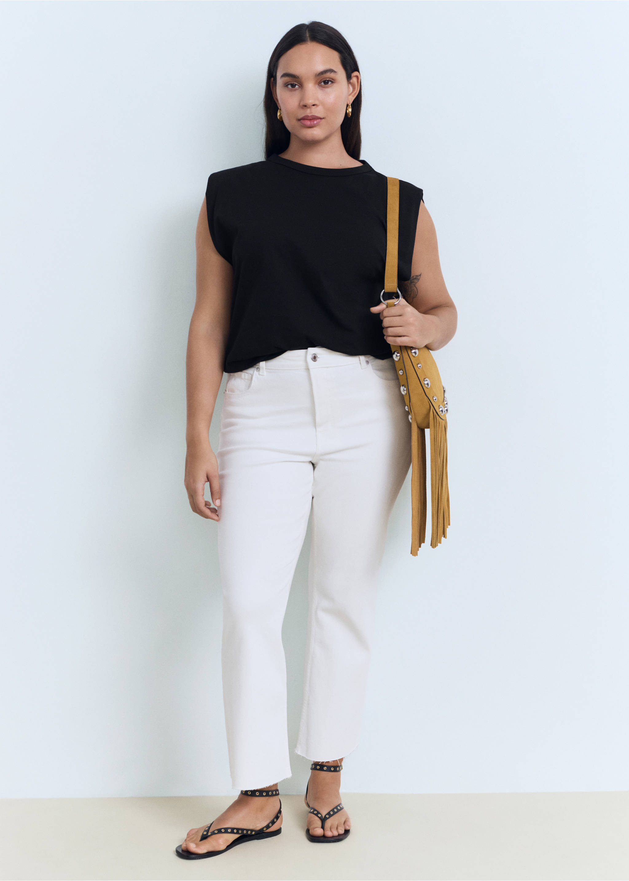 Short-sleeved t-shirt with shoulder pads - Details of the article 3, Black. Ref: 17031199-00.