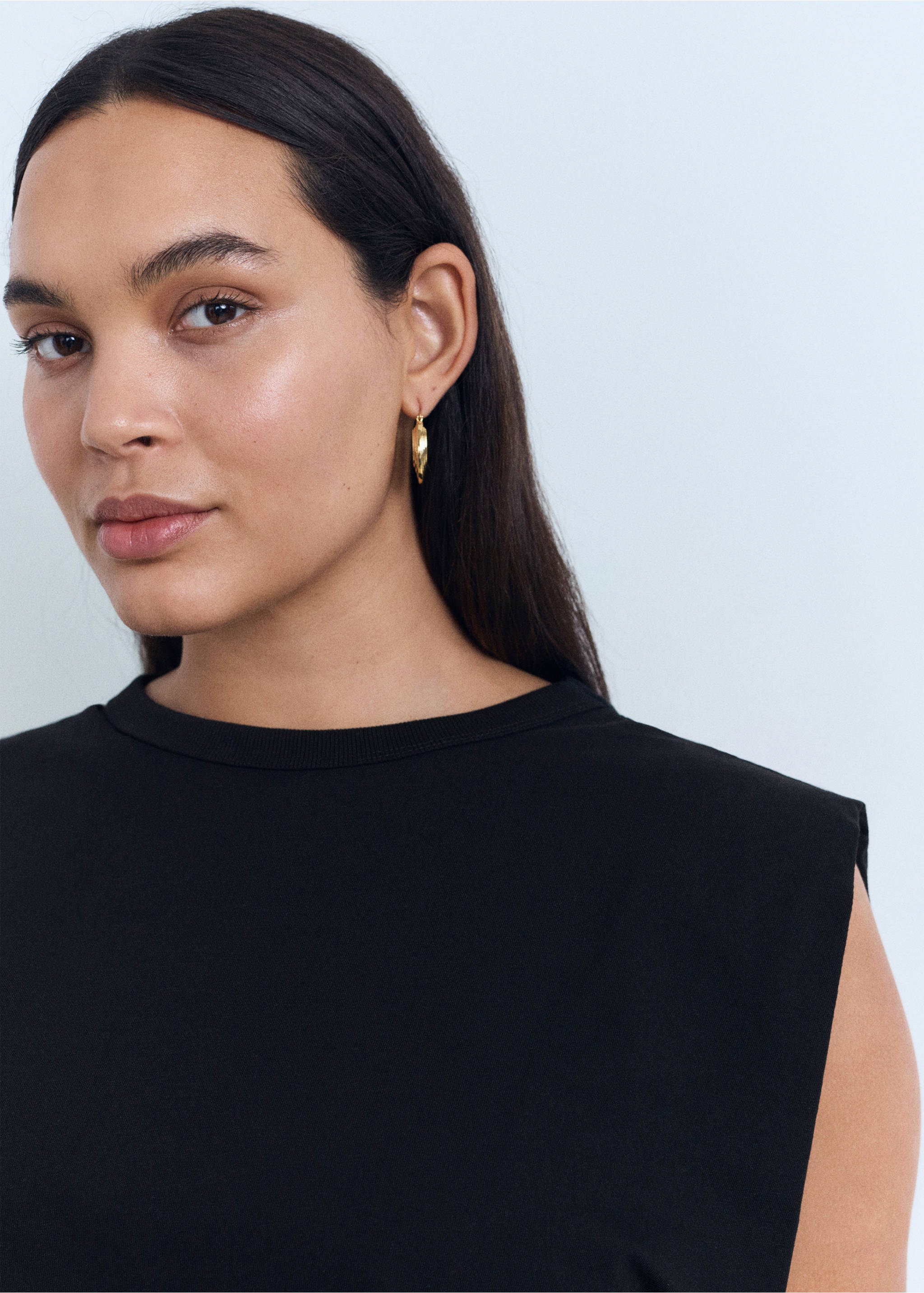 Short-sleeved t-shirt with shoulder pads - Details of the article 4, Black. Ref: 17031199-00.