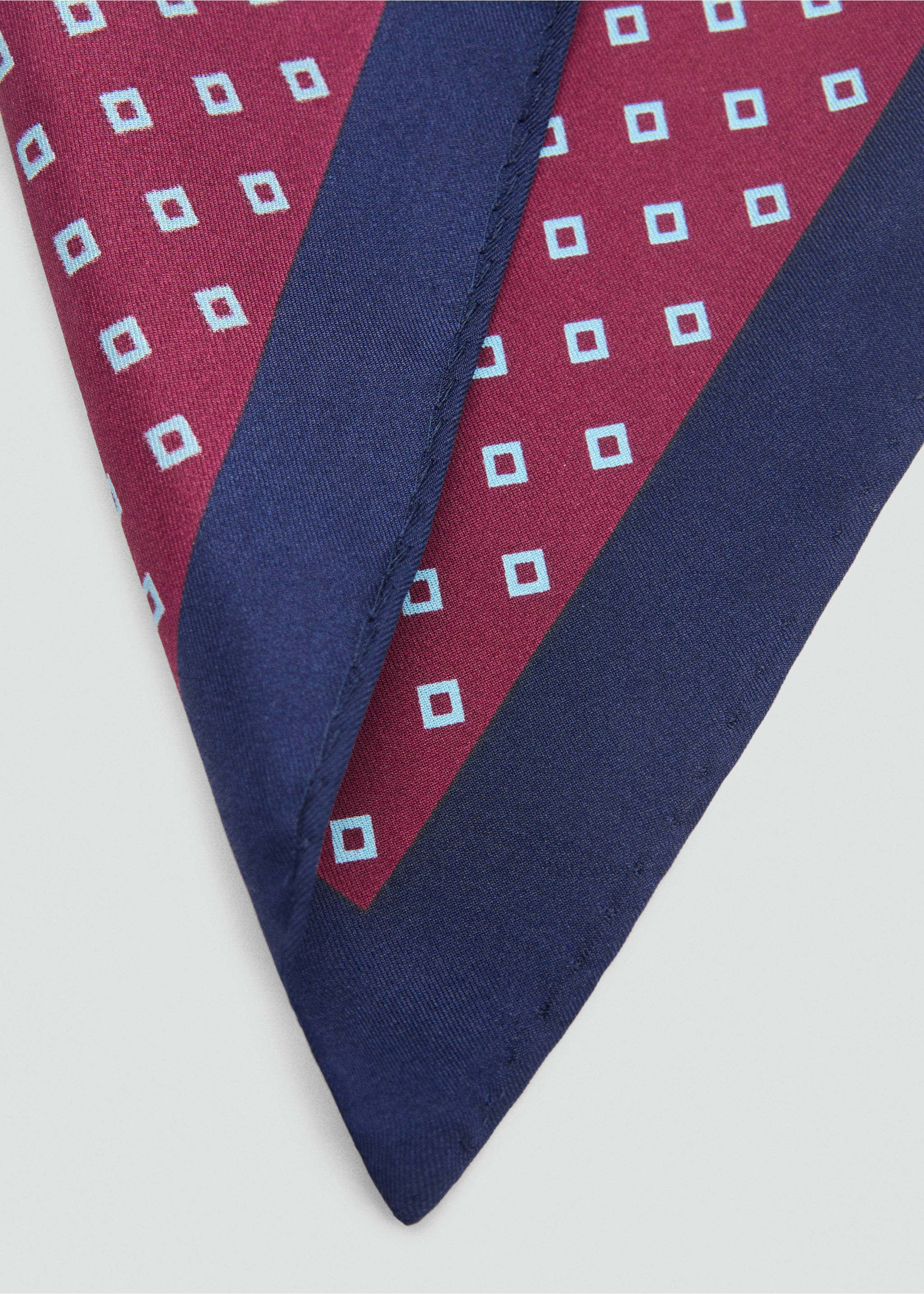 100% silk pocket square - Medium plane, Burgundy. Ref: 17031211-00.