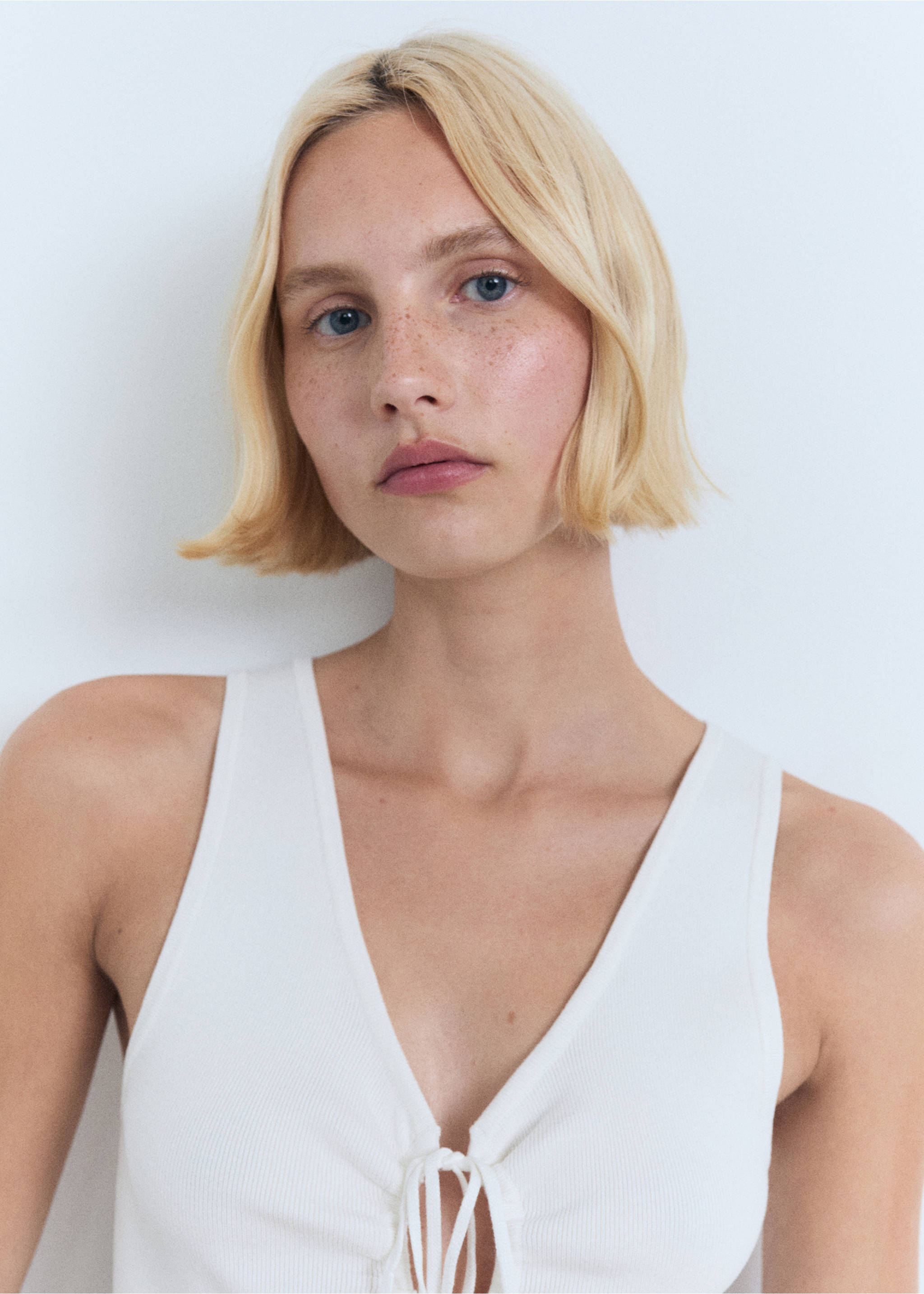 Bow knit top - Details of the article 1, Ecru. Ref: 17031218-00.