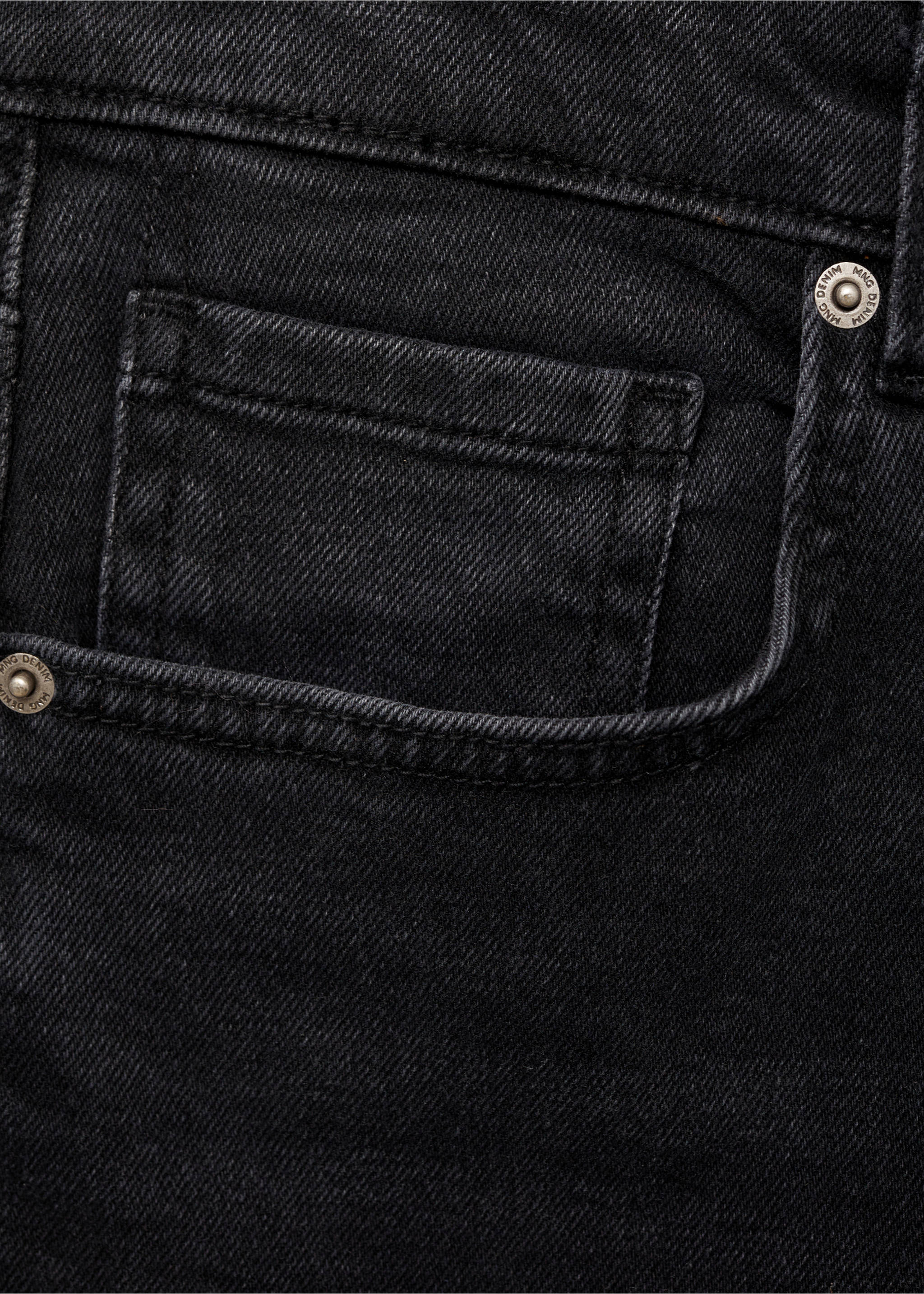 Bermuda en jean slim fit - Détail de l'article 8, Black denim. Ref: 17031223-00.