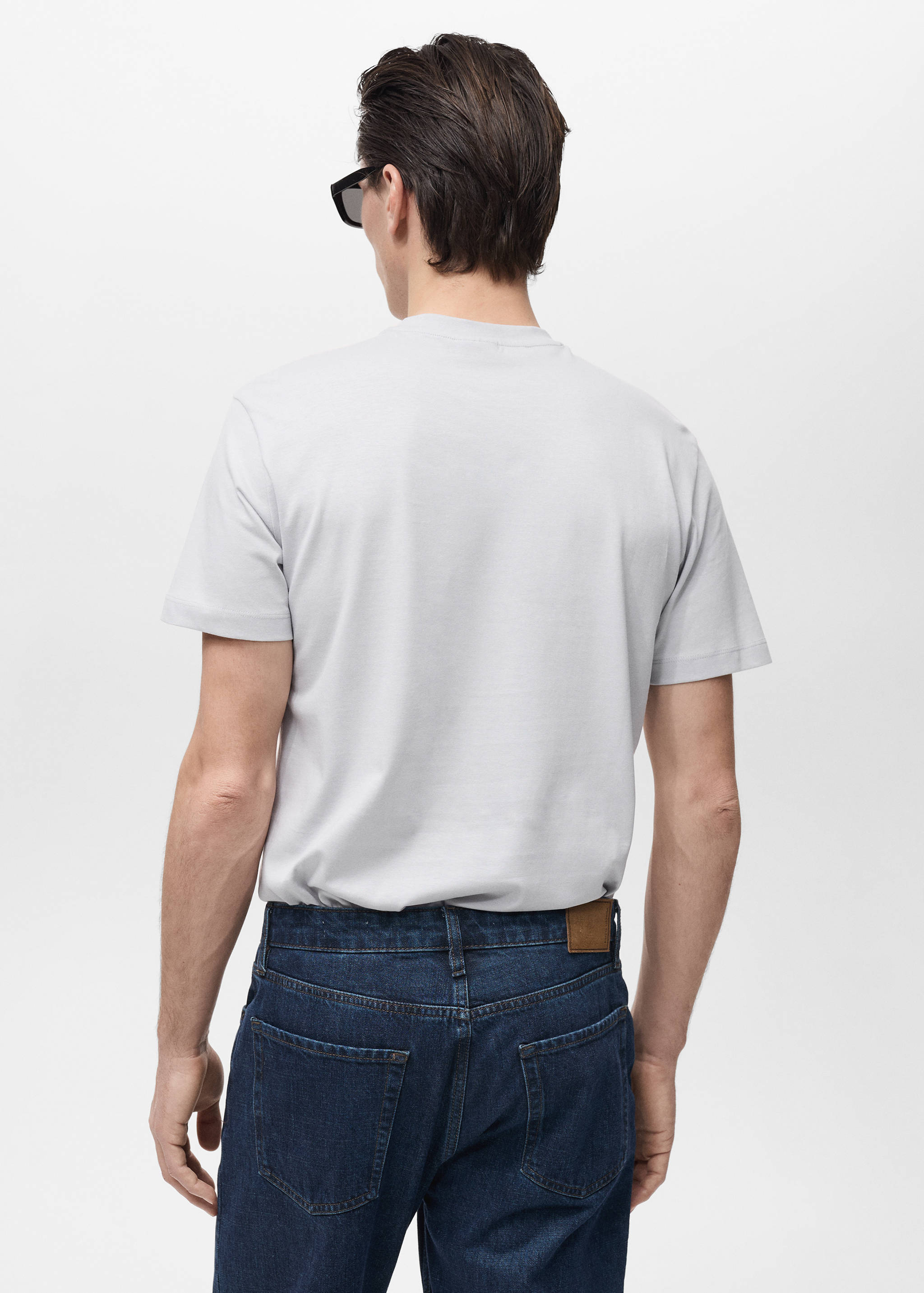 100% cotton slim-fit t-shirt - Reverse of the article