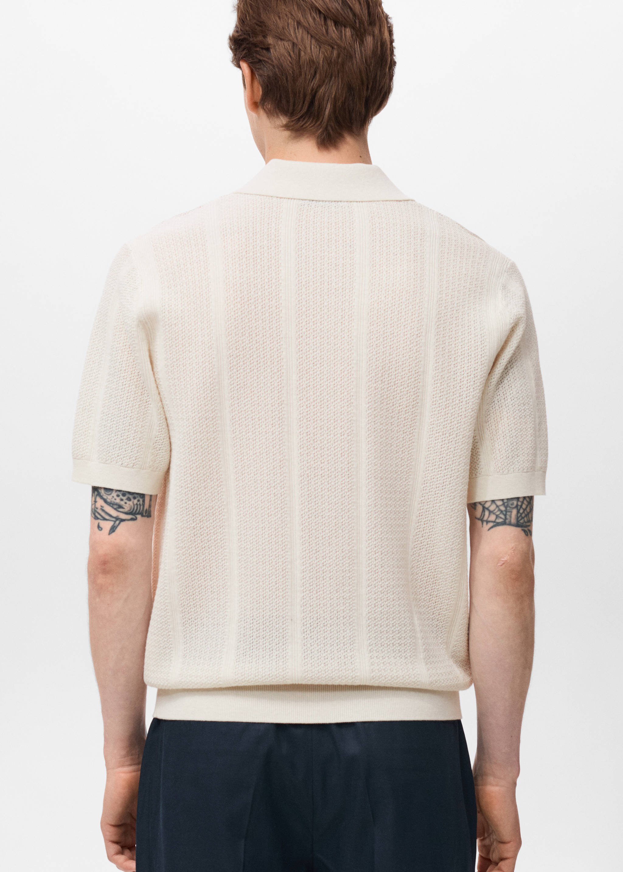Baumwoll-Poloshirt mit Lochmuster - Rückseite des Artikels
